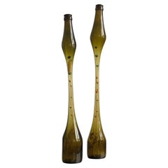 A PAIR OF BLOWN GLASS BOTTLES, im Geiste von CLAUDE MORIN, Frankreich 1960