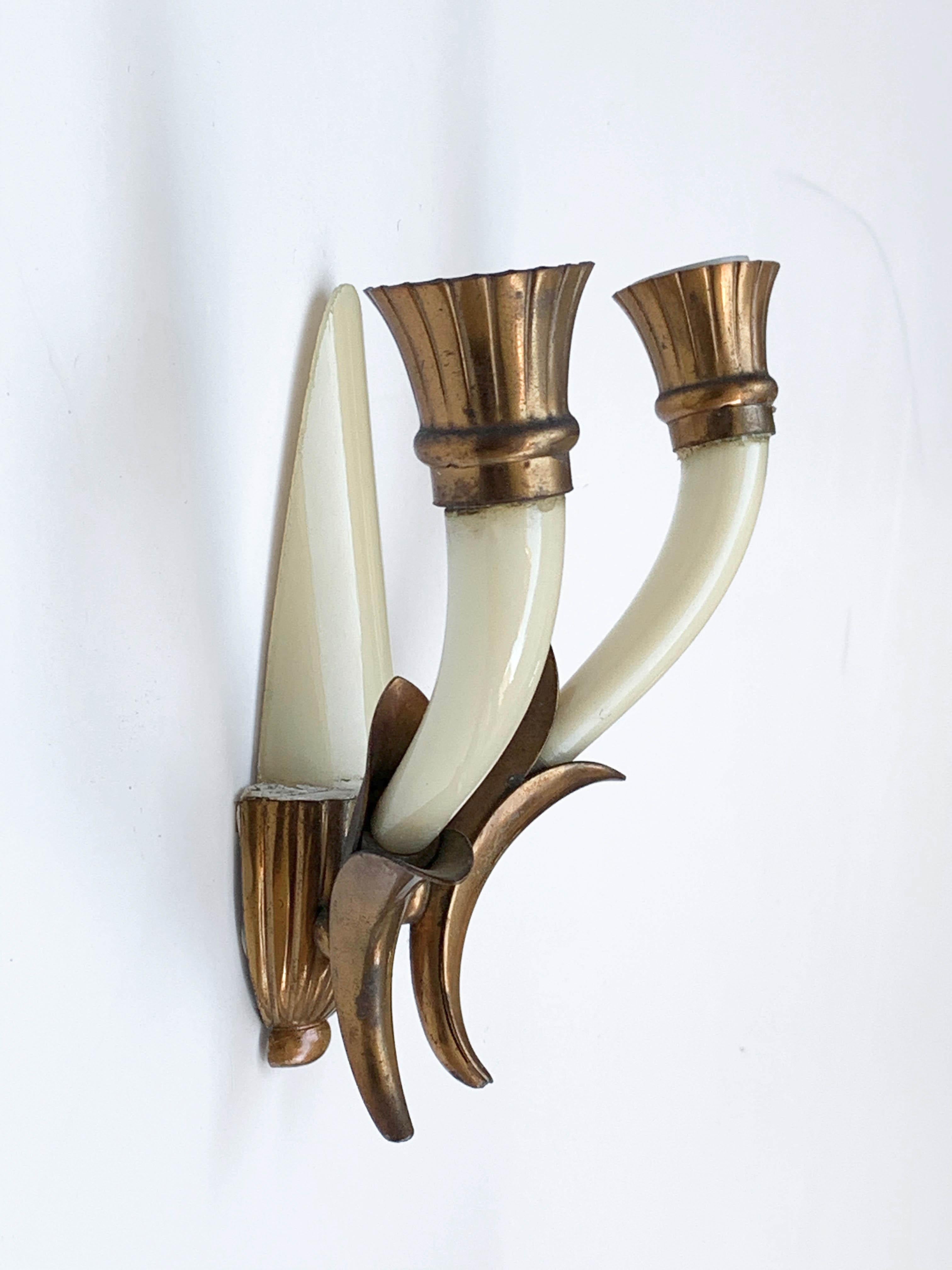 Mid-Century Modern Pair of Blown Ivory White Murano Glass and Coppered Brass Italian Sconces, 1940s For Sale