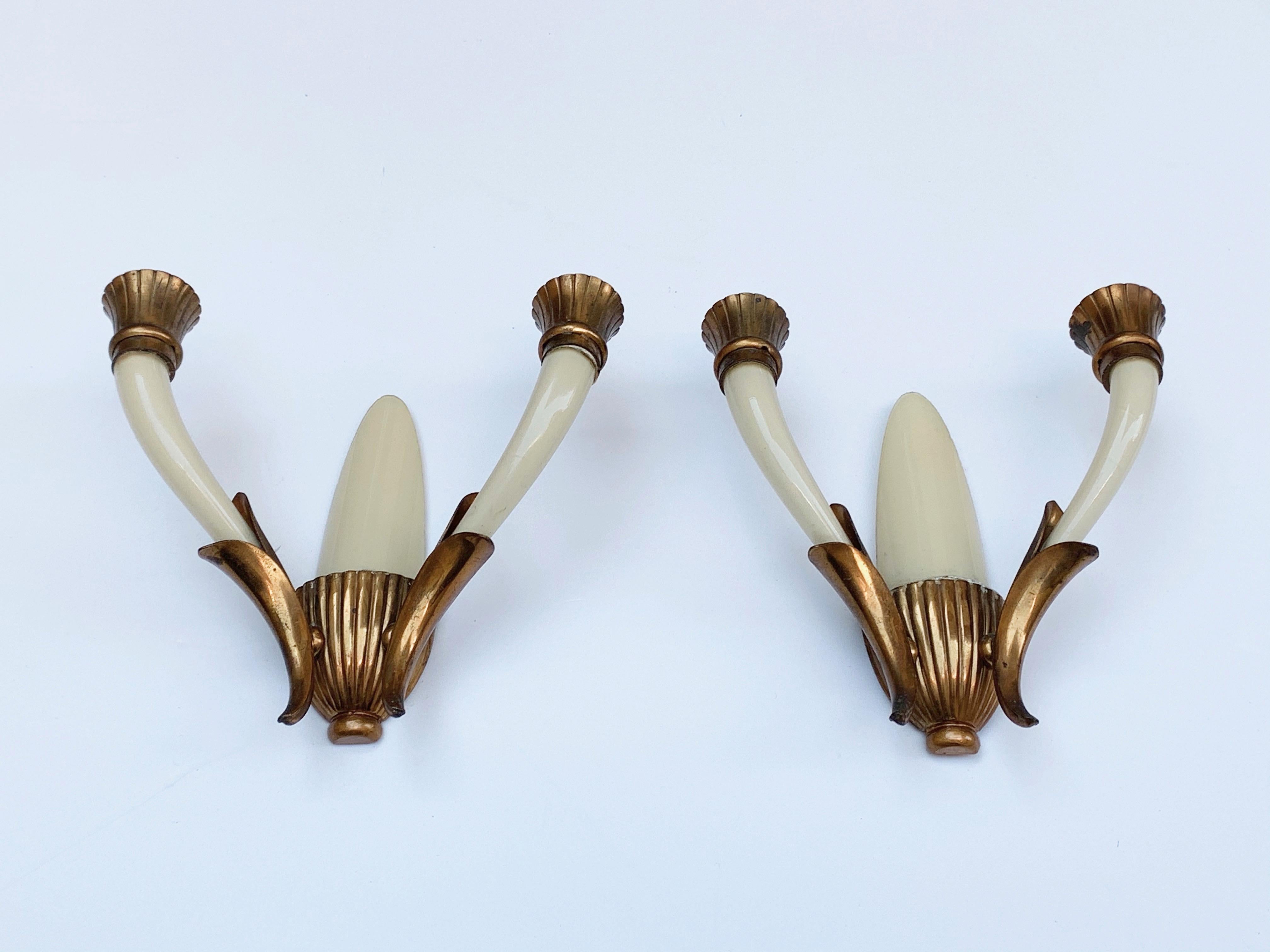 Pair of Blown Ivory White Murano Glass and Coppered Brass Italian Sconces, 1940s For Sale 4