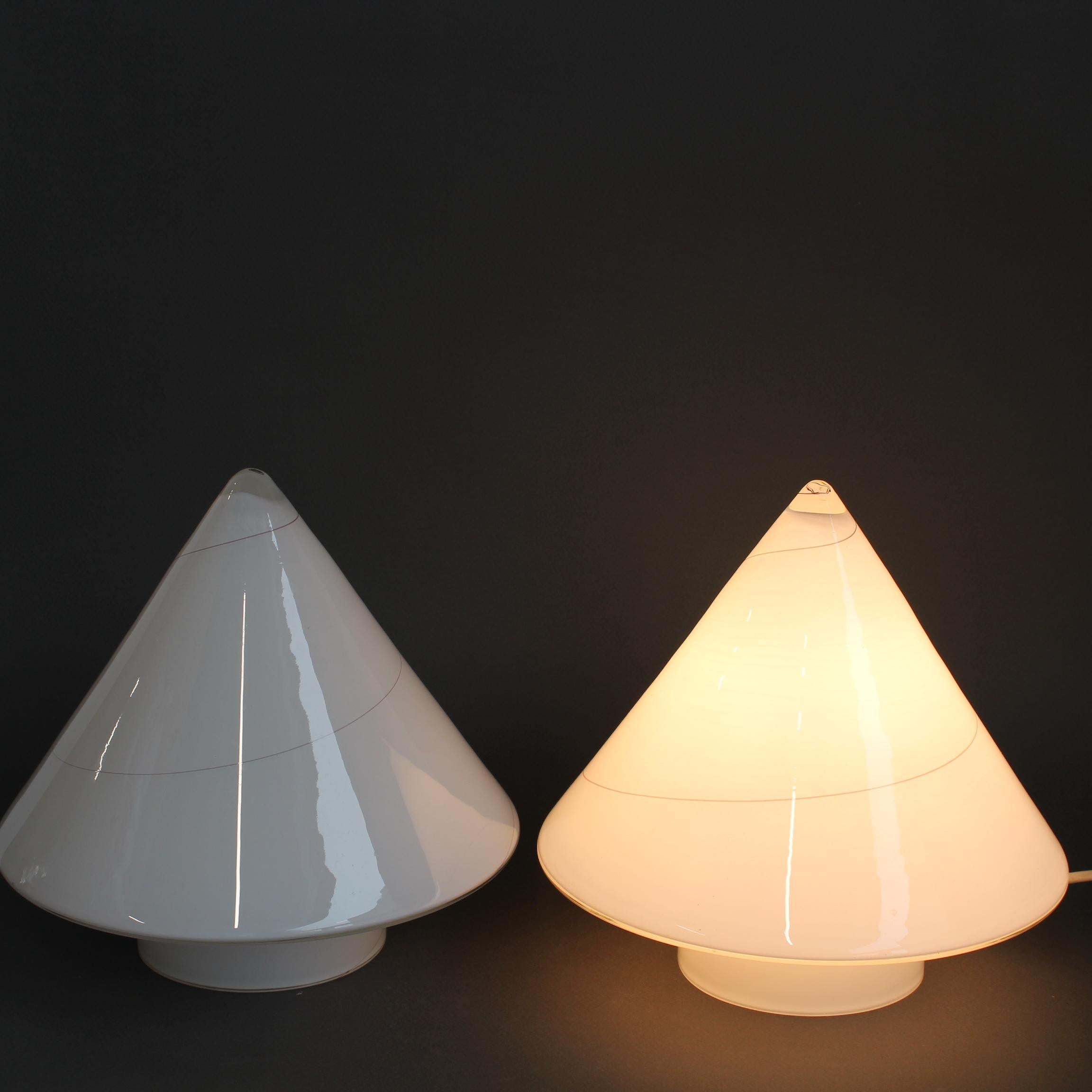 italien Paire de lampes de table à champignon en verre soufflé de Murano (vers les années 1970) en vente