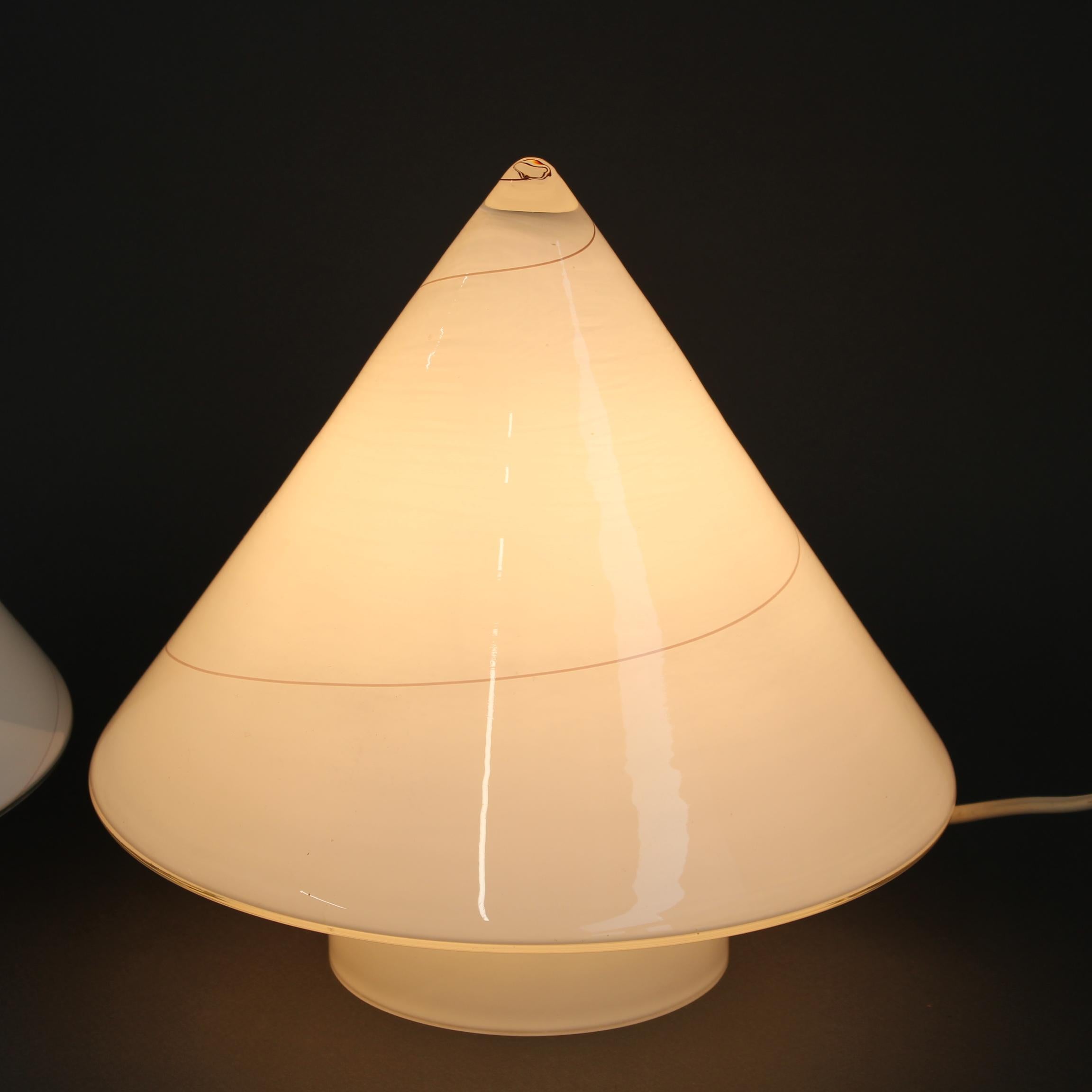 Paire de lampes de table à champignon en verre soufflé de Murano (vers les années 1970) Bon état - En vente à London, GB
