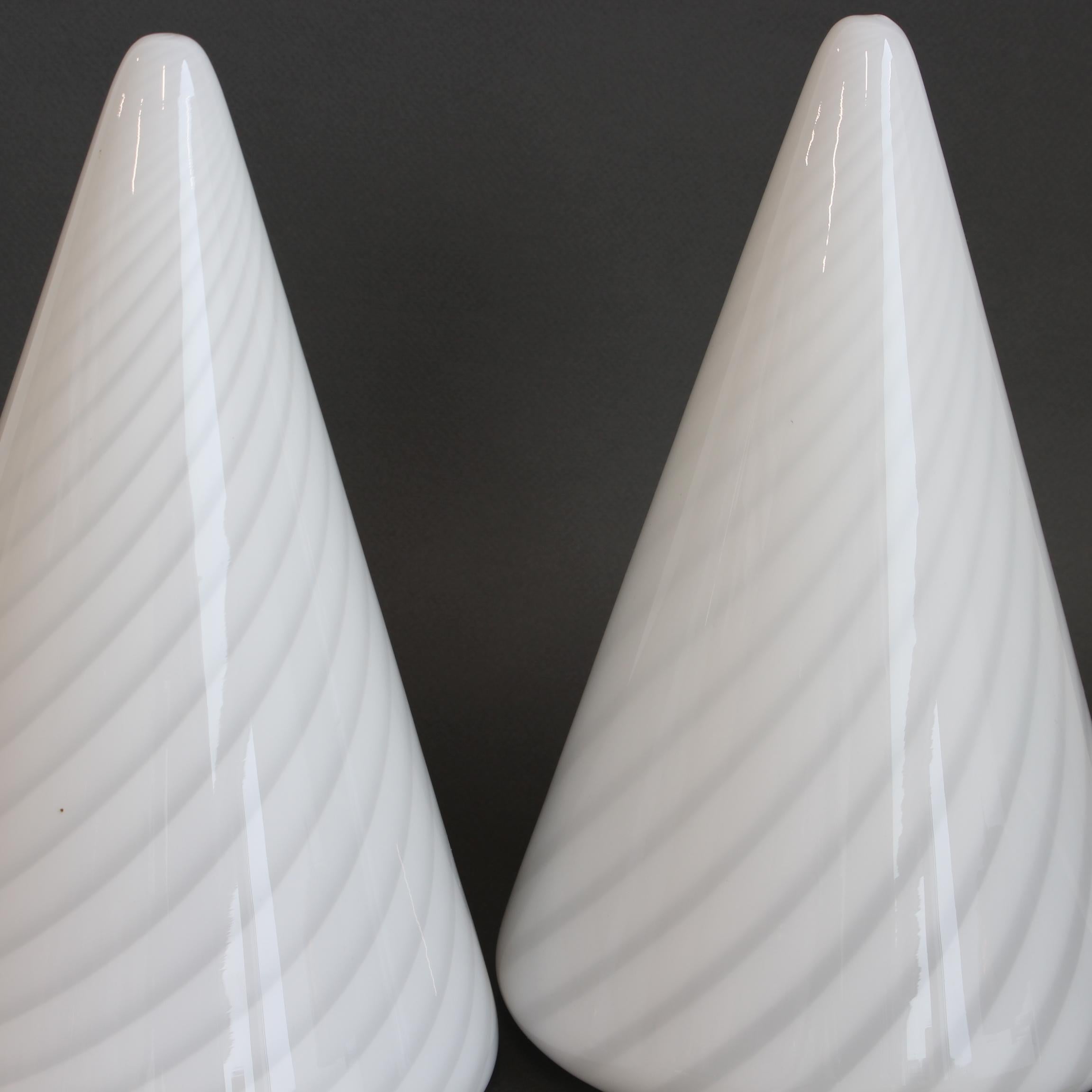 Paire de lampes de table coniques en verre de Murano soufflé (années 1960) en vente 2