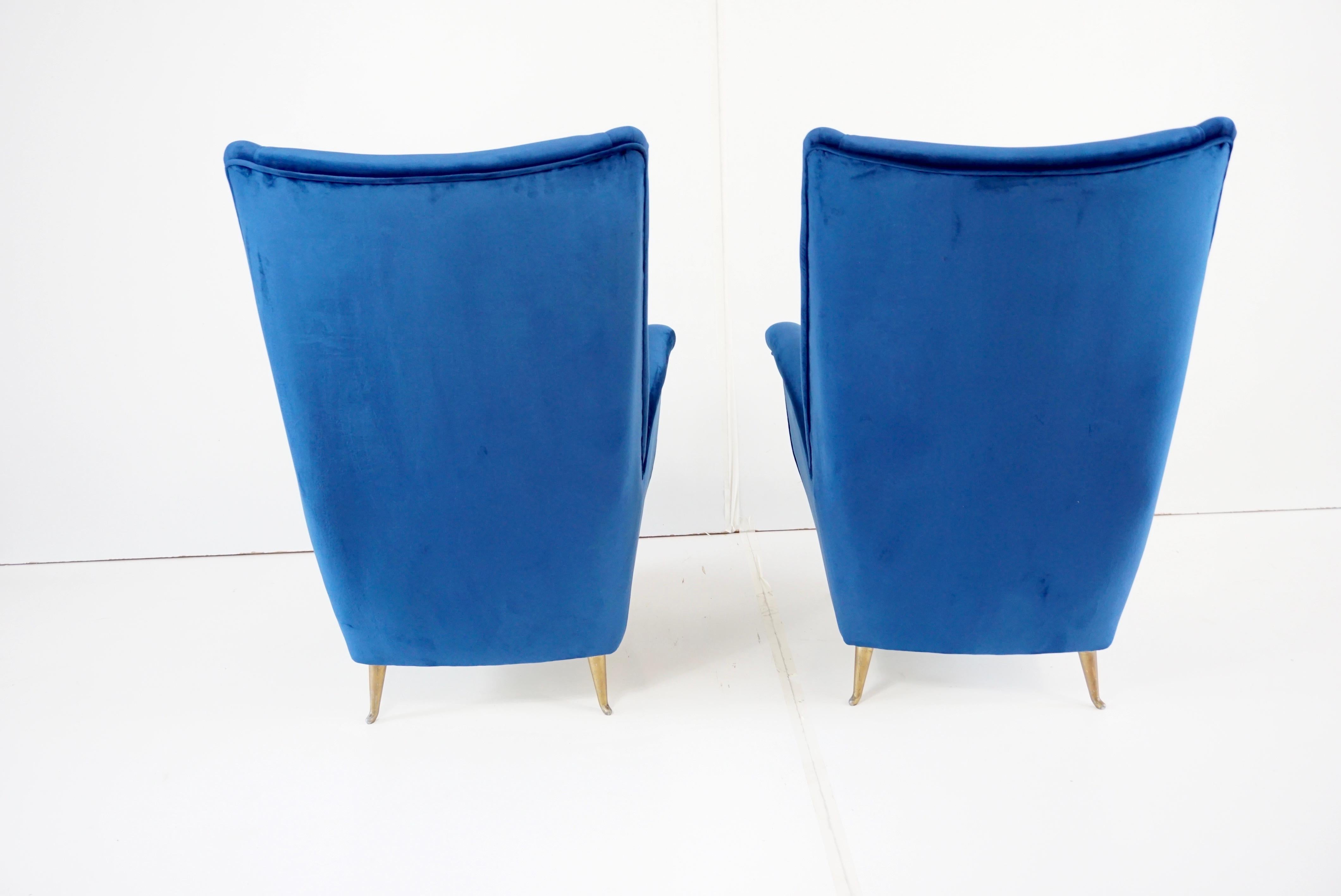 Laiton Paire de fauteuils Bergère en velours bleu de Gio Ponti par ISA, 1950 en vente