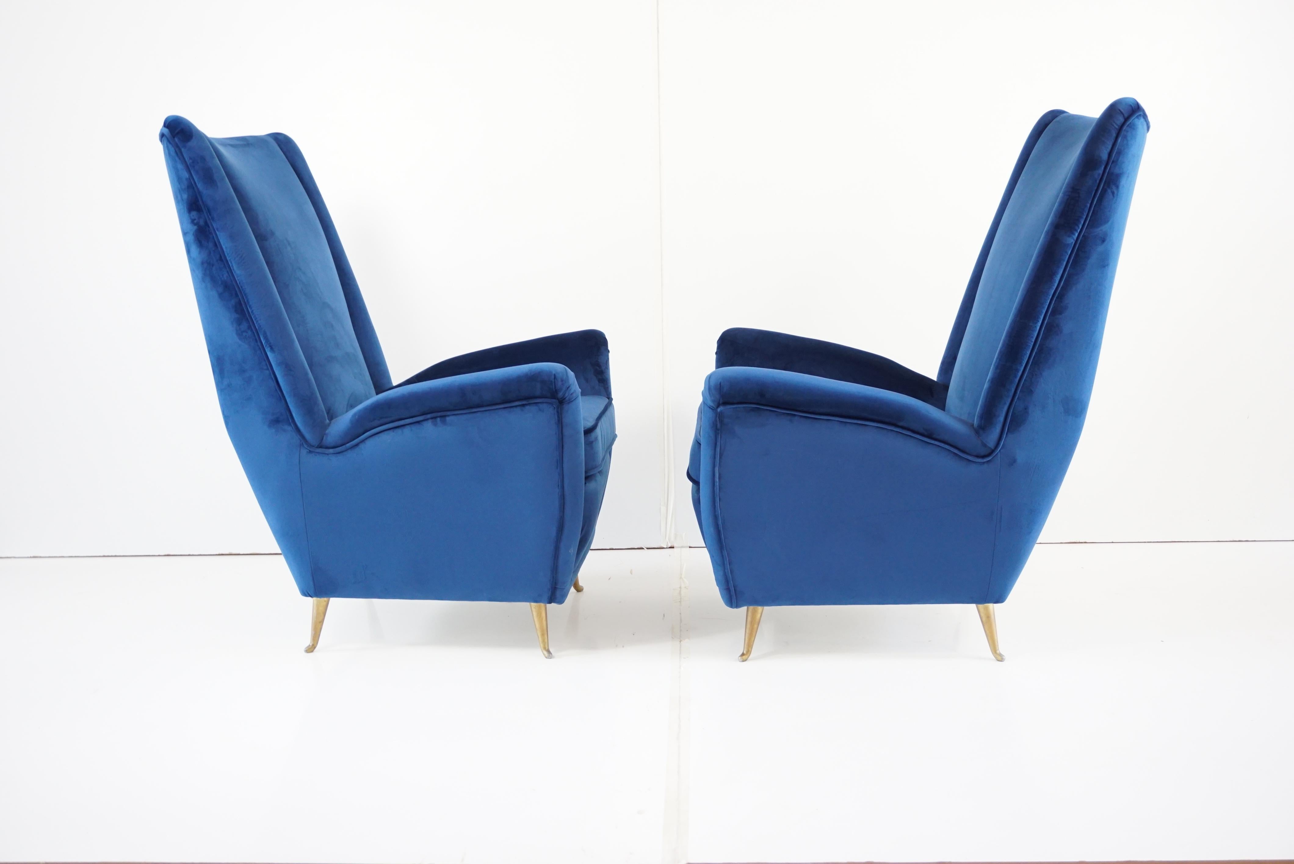 Mid-Century Modern Pair of Blu Velvet Gio Ponti Bergere Wingback Armchairs by ISA, 1950 For Sale