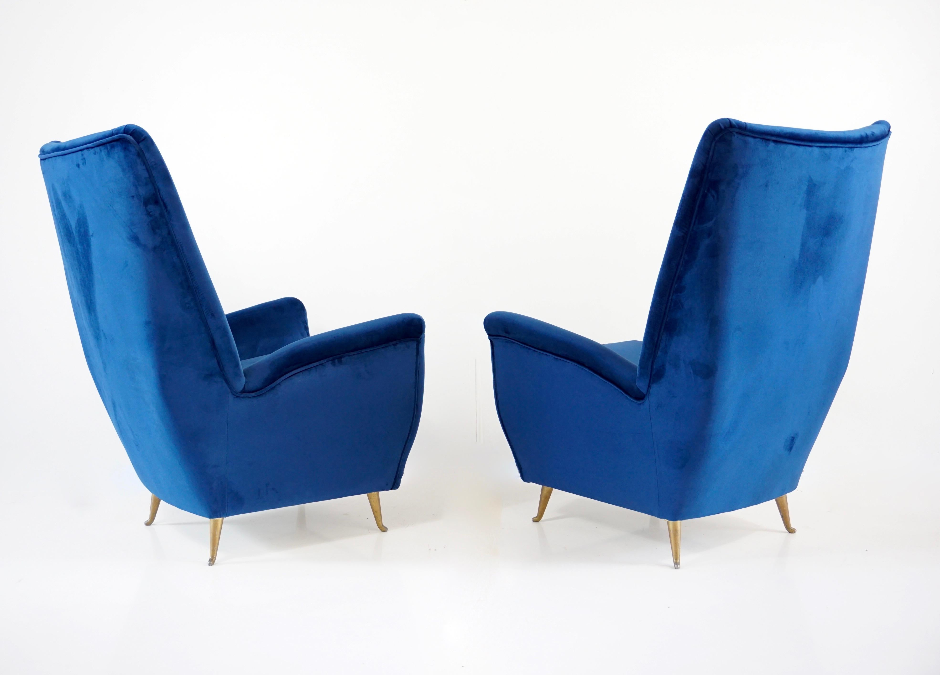 Gio Ponti Bergere-Ohrensessel aus blauem Samt von ISA, 1950, Paar (Messing) im Angebot