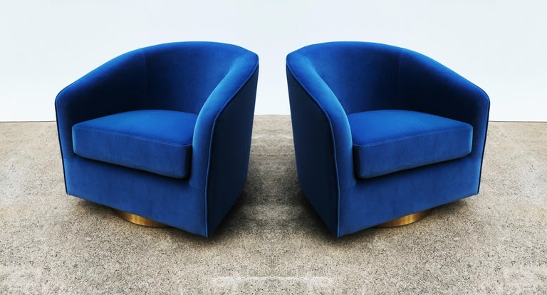 Mid-Century Modern Pair of Blue and Brass Swivel Chairs in the Style of Milo Baughman For Sale