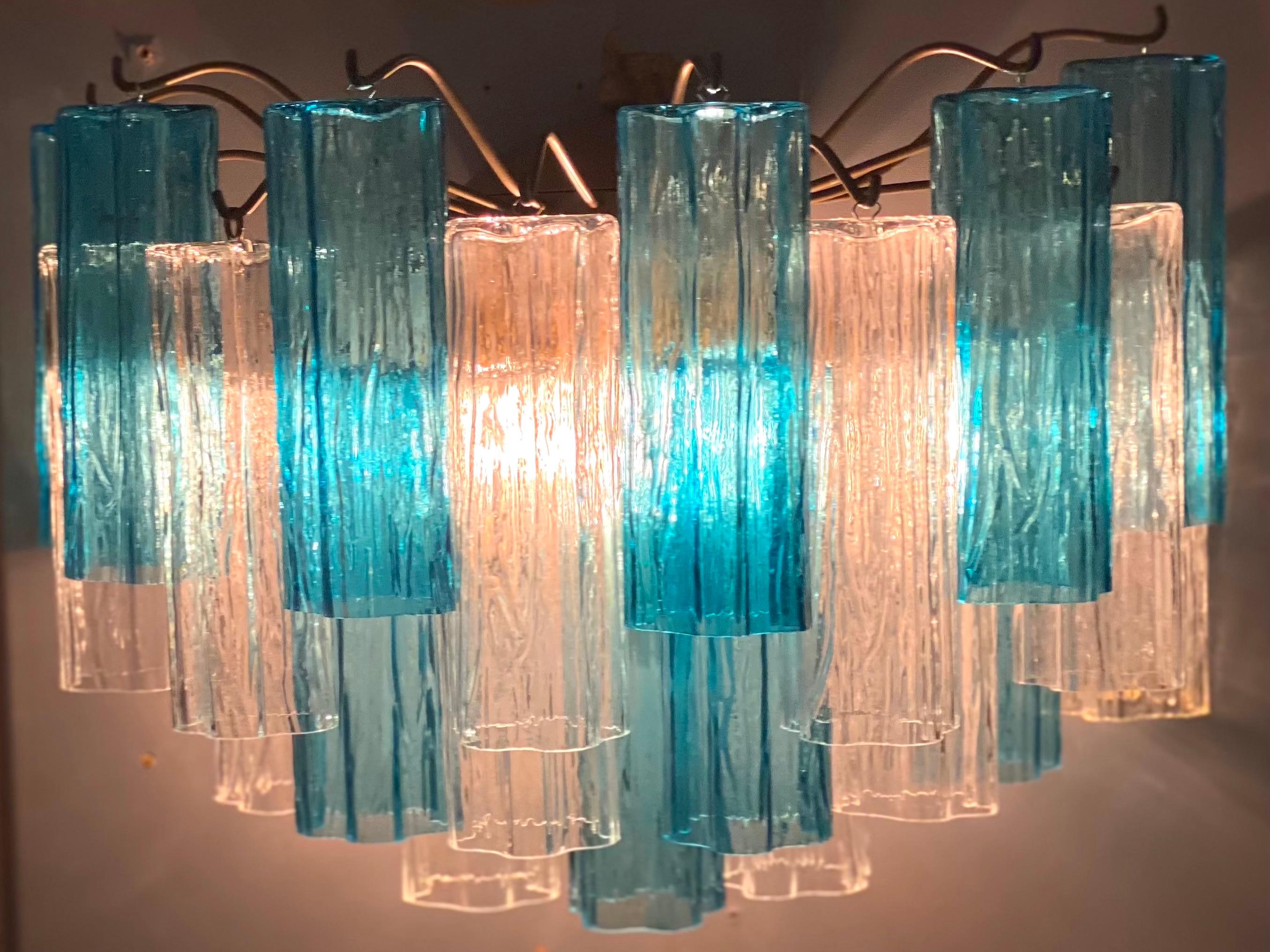 21 hand blown blue and clear Murano glass Tronchi, each measuring 7.00” long.
Available 4 pairs and also with a pink, red and amber glasses.
Three E14 light bulbs. We can wire for your country standards.

