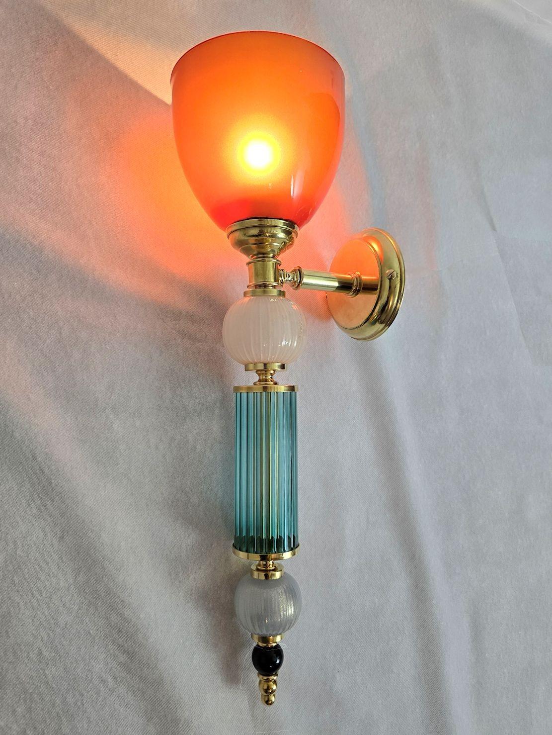 Mid-Century moderno Coppia di apparizioni in vetro di Murano blu e terracotta in vendita