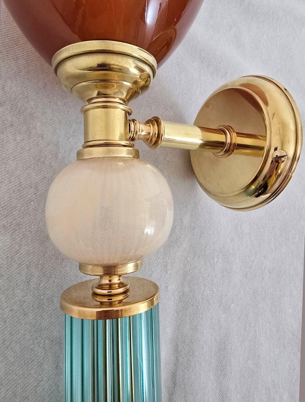 Coppia di apparizioni in vetro di Murano blu e terracotta in vendita 1