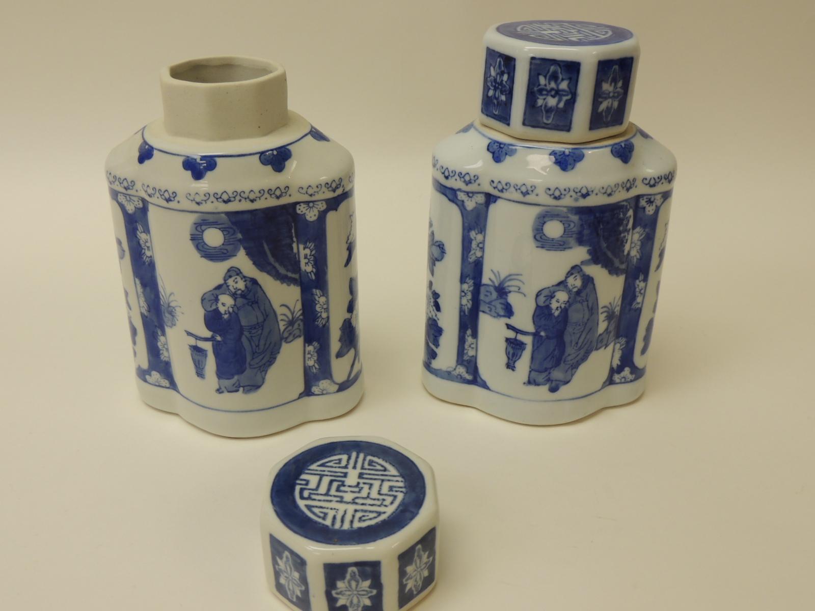 Chinese Export Pair of Blue and White Ceramic Asian Canisters
