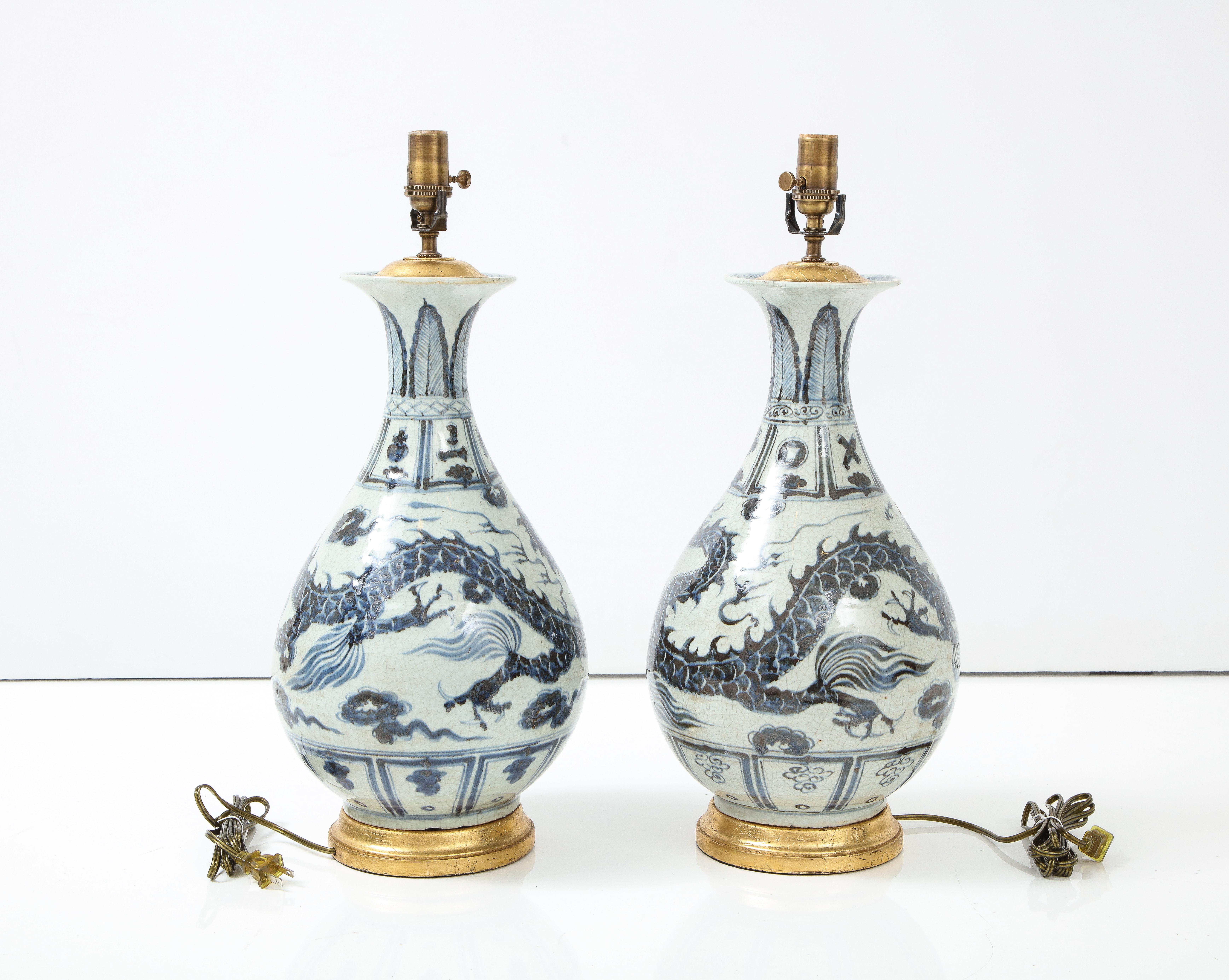 Pair of Blue and White Chinese Export Lamps 3