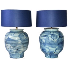 Paire de pieds de lampes chinoises en pot de gingembre bleu et blanc