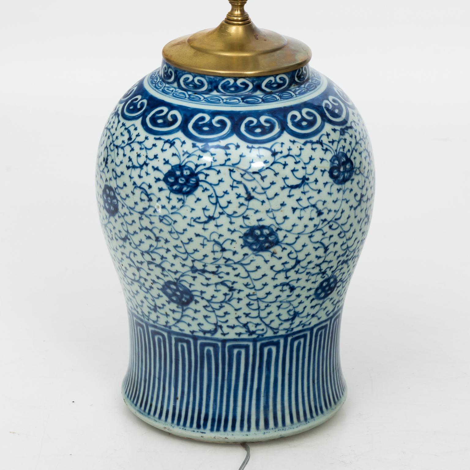Pair of Blue and White Chinese Jar Lamps 3