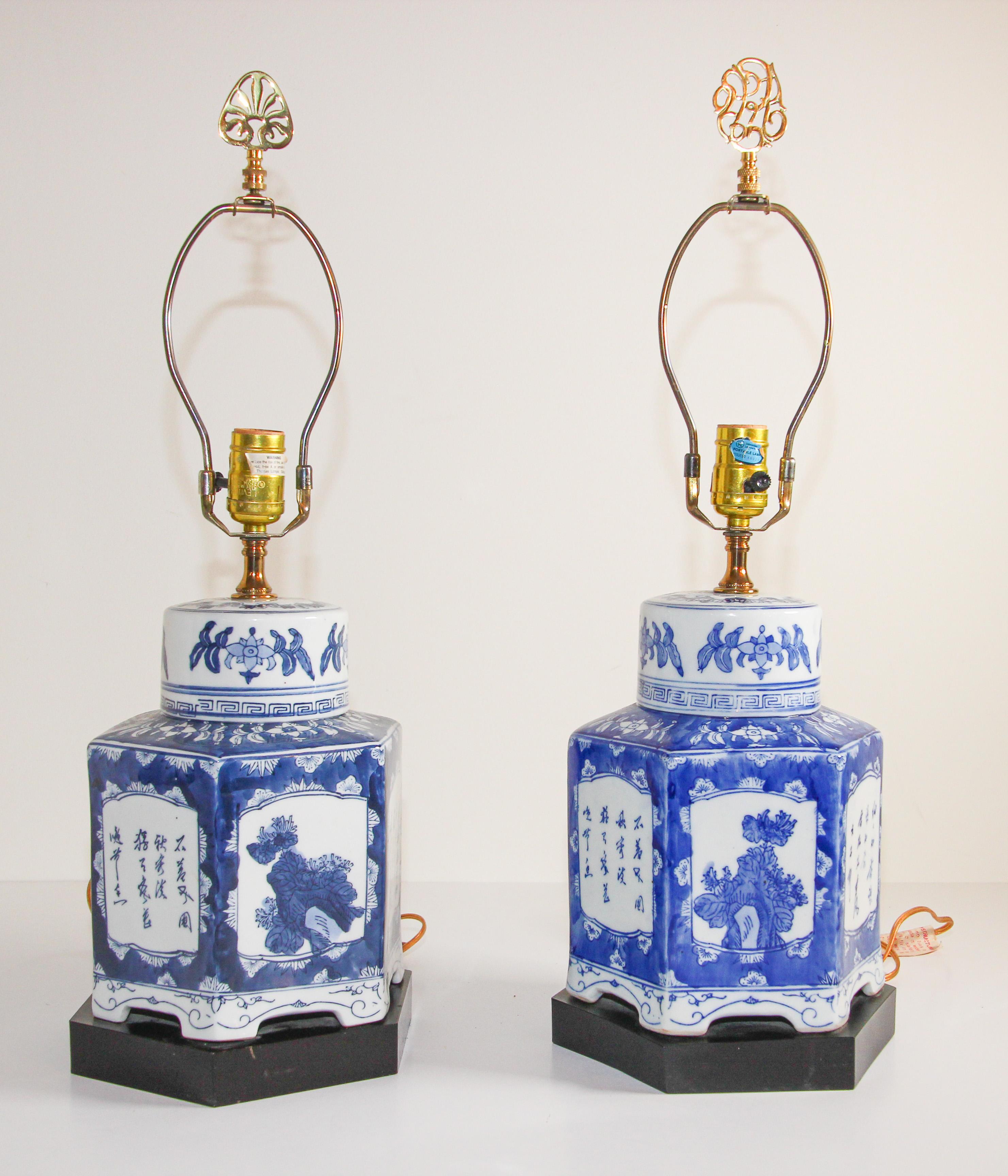 Pair of Blue and White Chinese Porcelain Tea Canisters Table Lamps For Sale 11