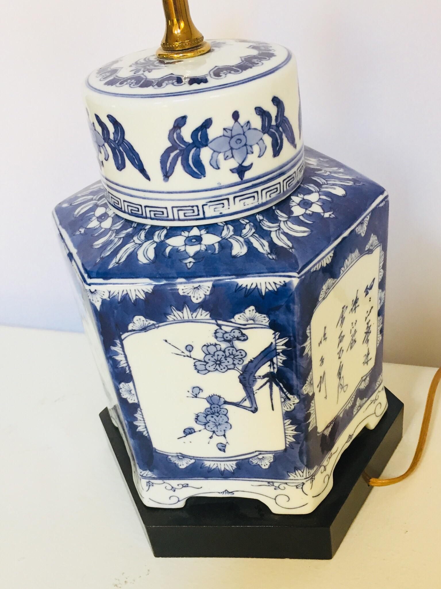 Pair of Blue and White Chinese Porcelain Tea Canisters Table Lamps For Sale 10