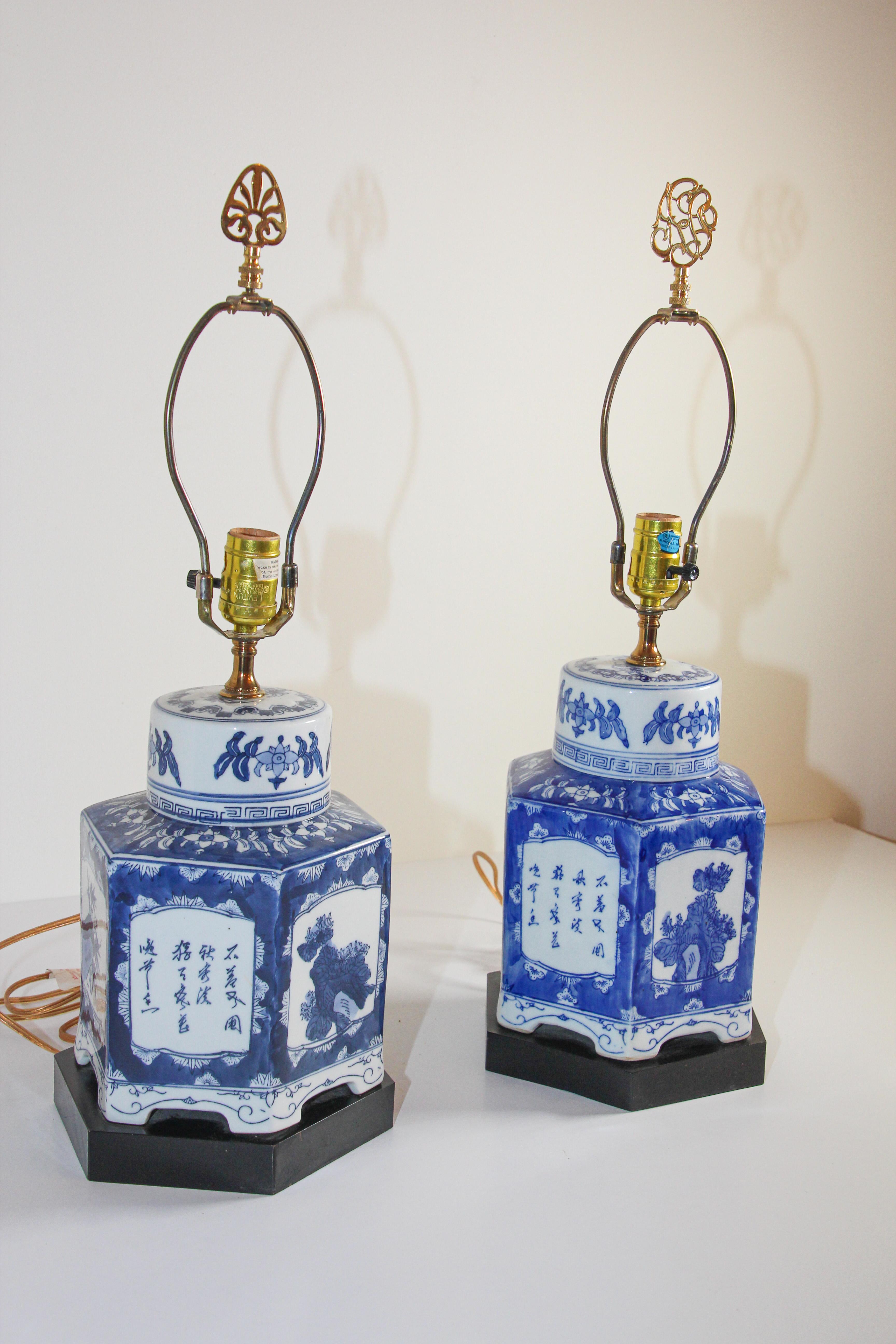 Pair of Blue and White Chinese Porcelain Tea Canisters Table Lamps For Sale 13