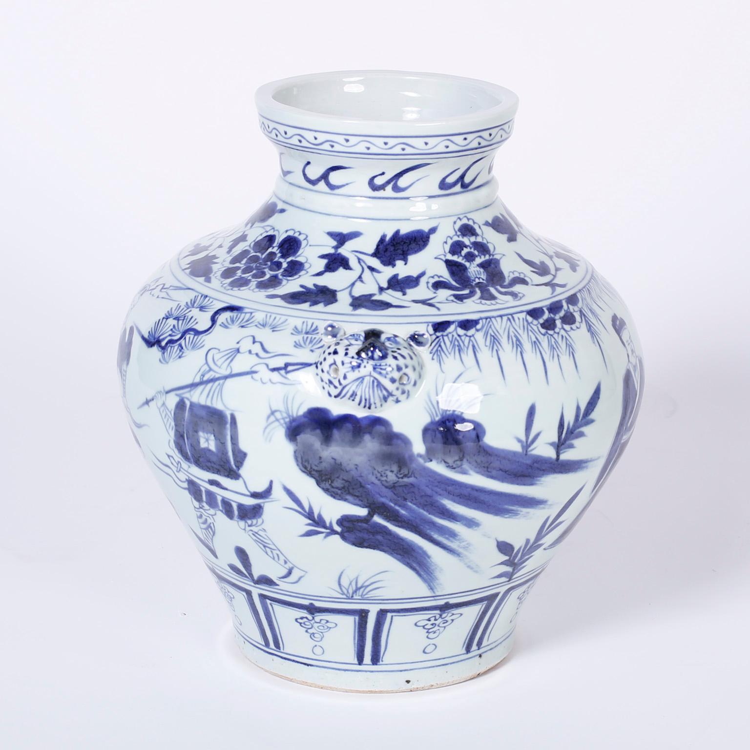 Pair of Blue and White Chinese Porcelain Urns or Vases In Good Condition In Palm Beach, FL