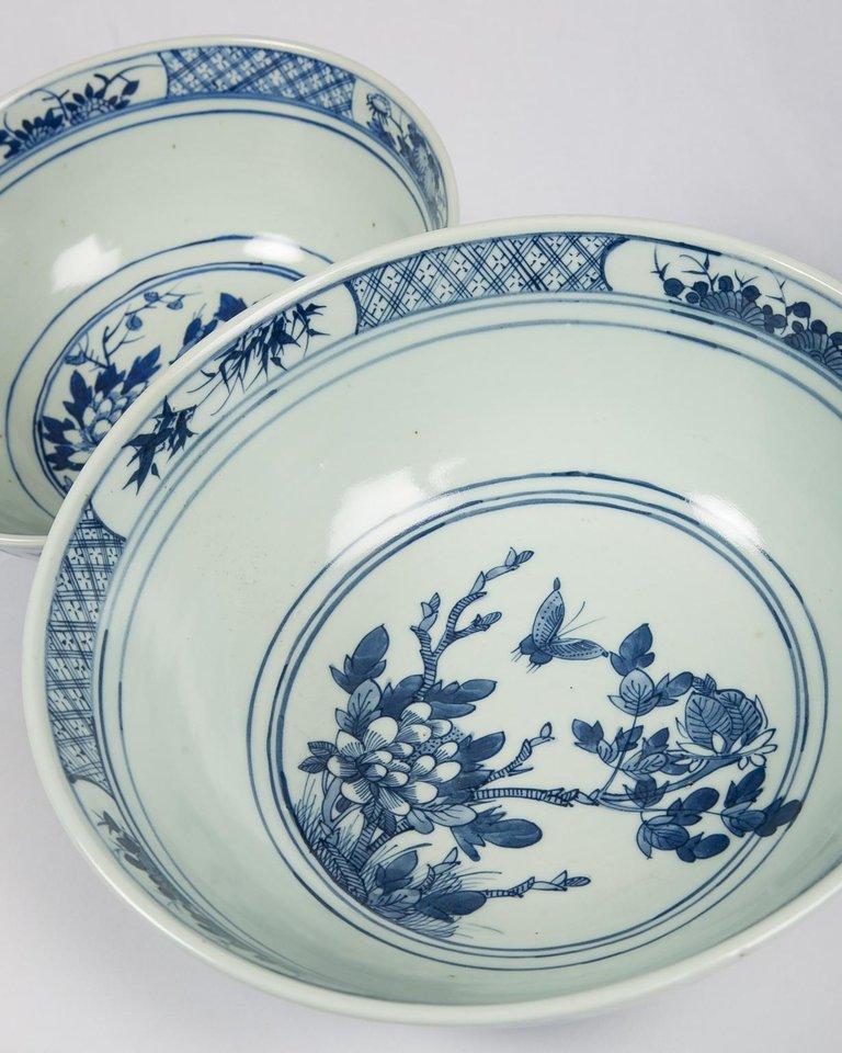 Pair Blue and White Chinese Porcelain Bowls Hand-Painted Qing Dynasty ca. 1880 In Excellent Condition In Katonah, NY