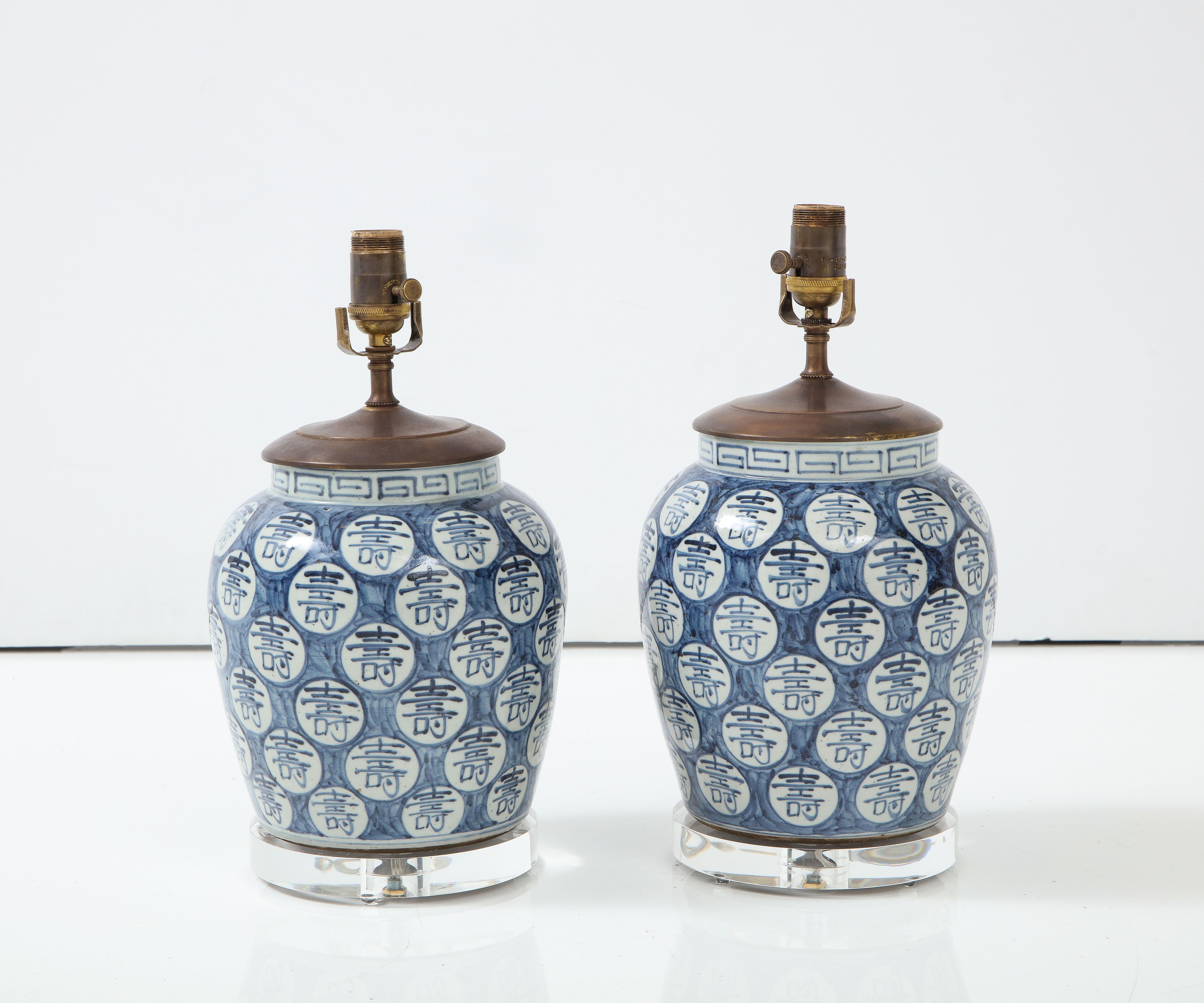 20th Century Pair of Blue and White Chinoiserie Lamps with Lucite Base
