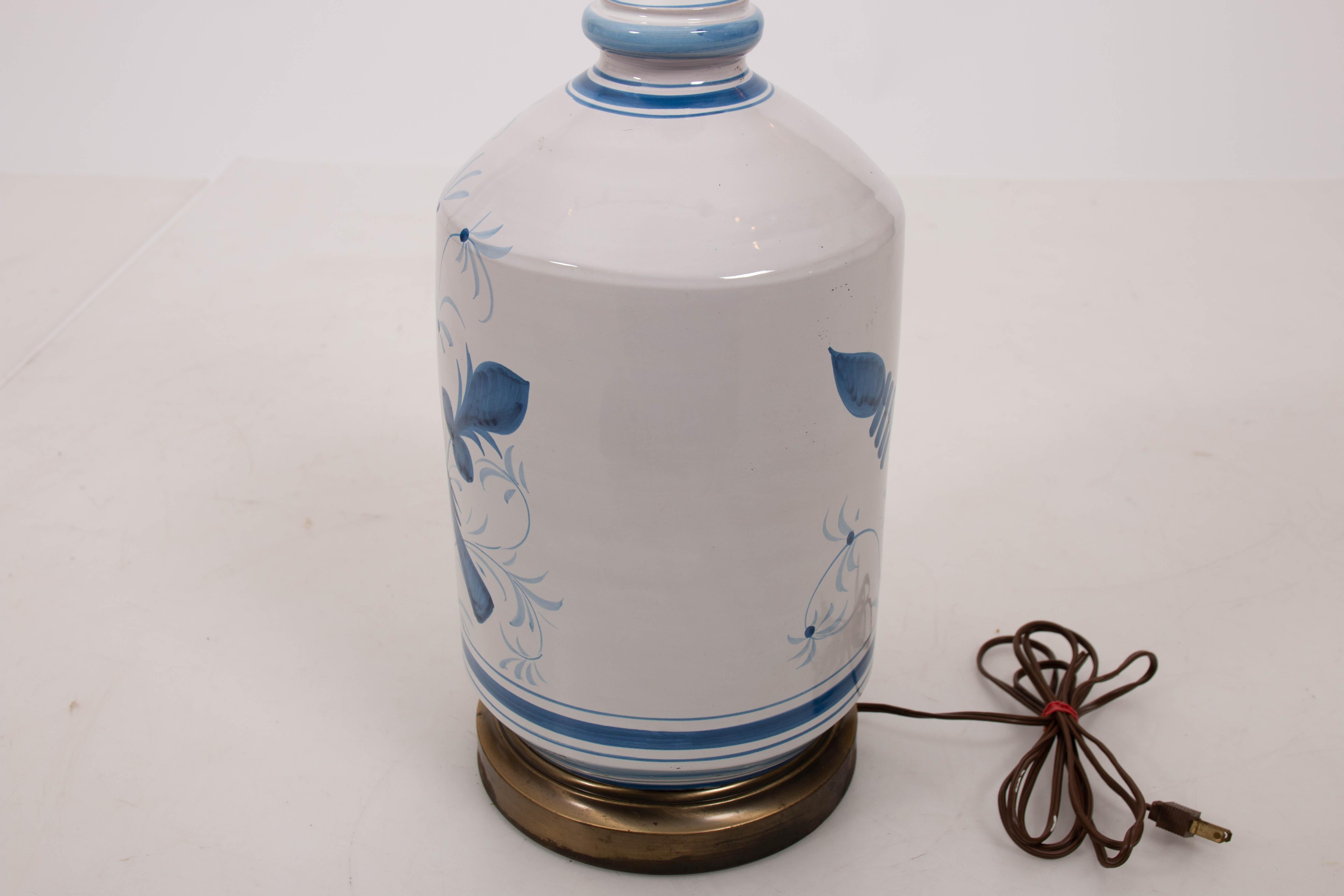 Pair of Blue and White Country Bird Table Lamps In Good Condition In New York, NY
