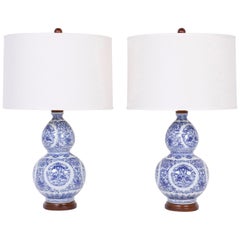 Paar blau-weiße Tischlampen mit doppelter Kalebasse