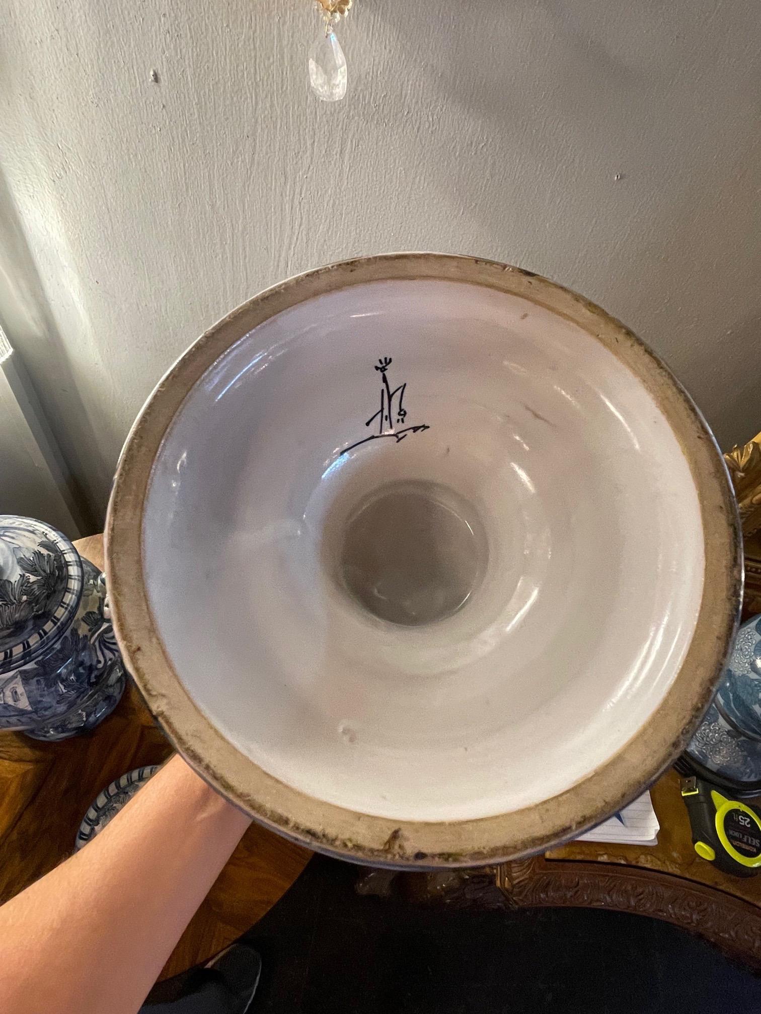 Coppia di urne con coperchio in maiolica blu e bianco in vendita 3
