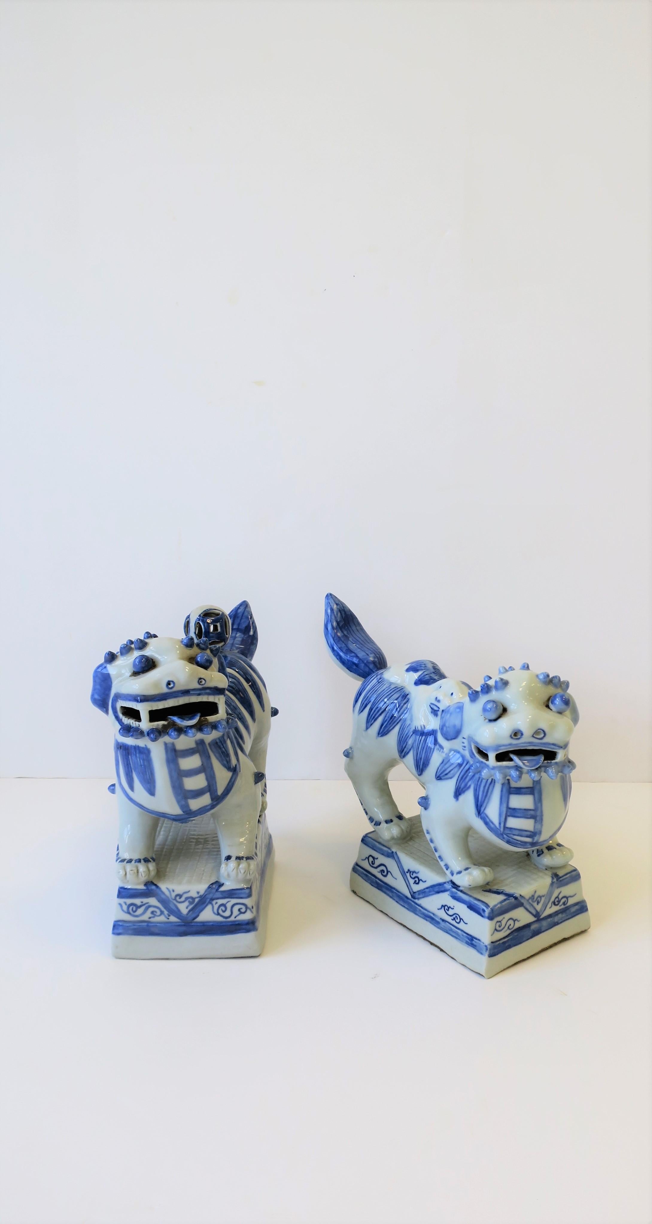 Chinoiserie Pair of Blue and White Foo Dog or Lion Sculptures or Bookends