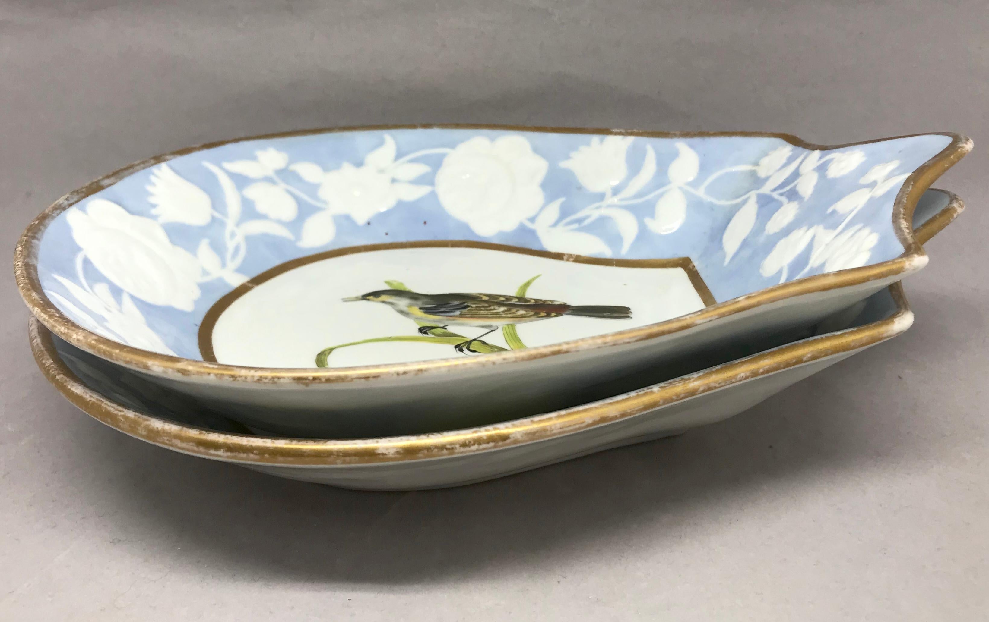 Pair Blue, White and Yellow Bird Gilt Shell Form Sweetmeat Dishes In Good Condition For Sale In New York, NY