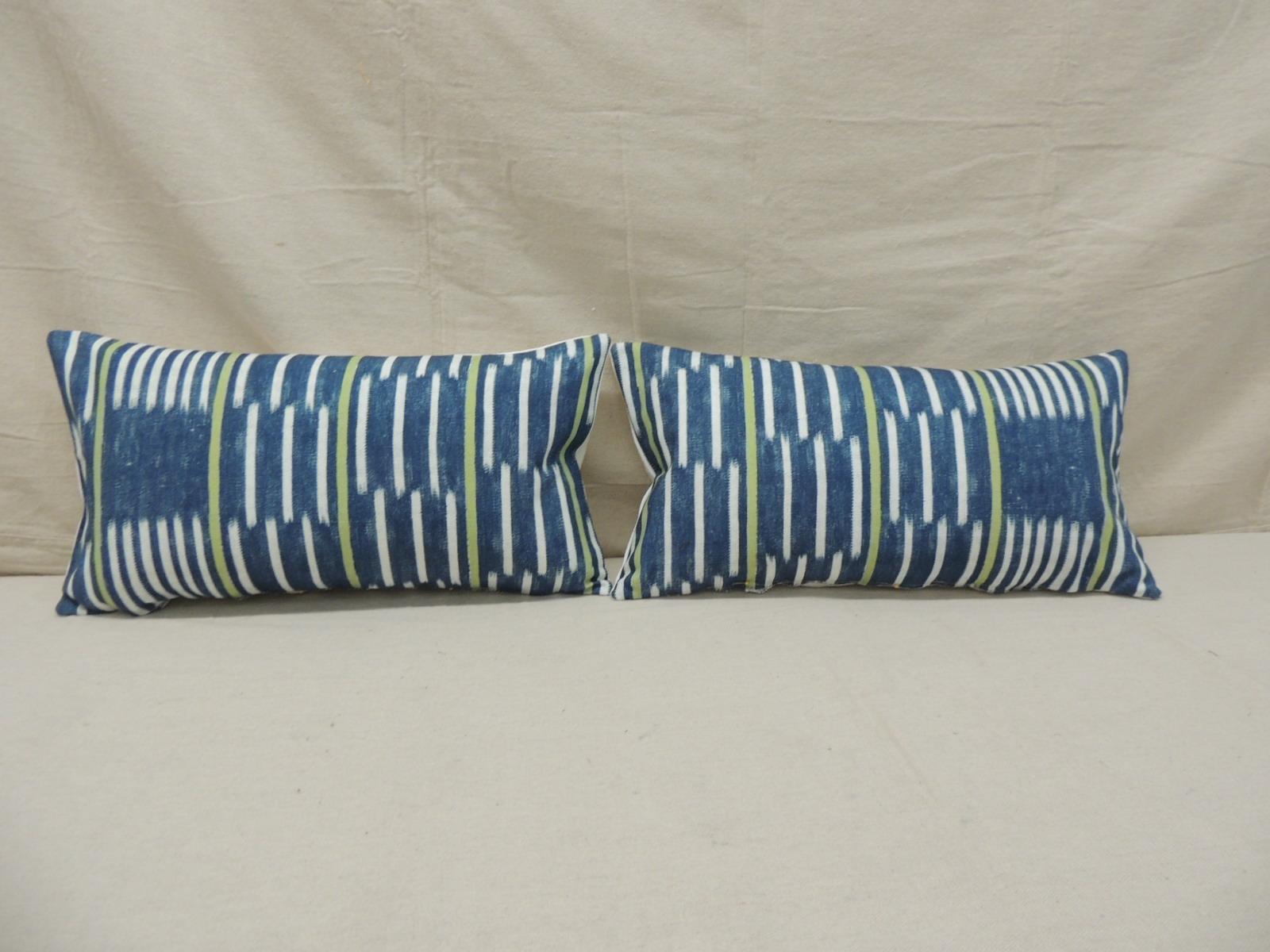 Pair of blue and white Ikat style modern lumbar decorative pillows.
White cotton backings.
Decorative pillows handcrafted in Portugal.
Closure by stitch (no zipper closure) with custom-made feather/Down pillow insert.
Size: 12