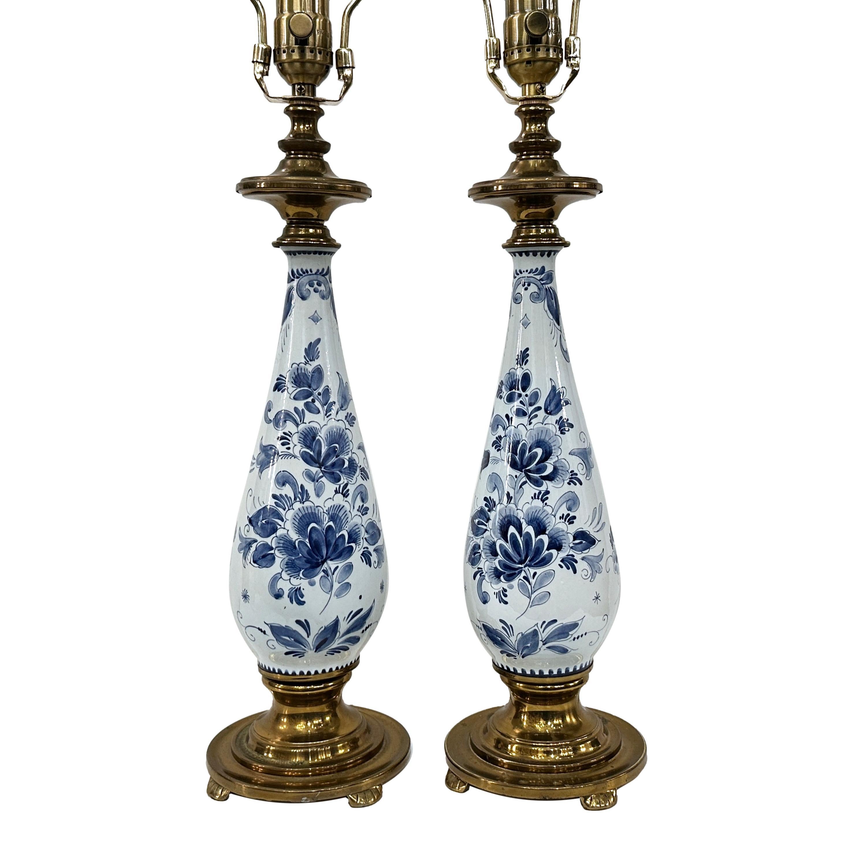 Pair of French 1940’s porcelain lamps with floral decoration

Measurements:
Height of body: 16