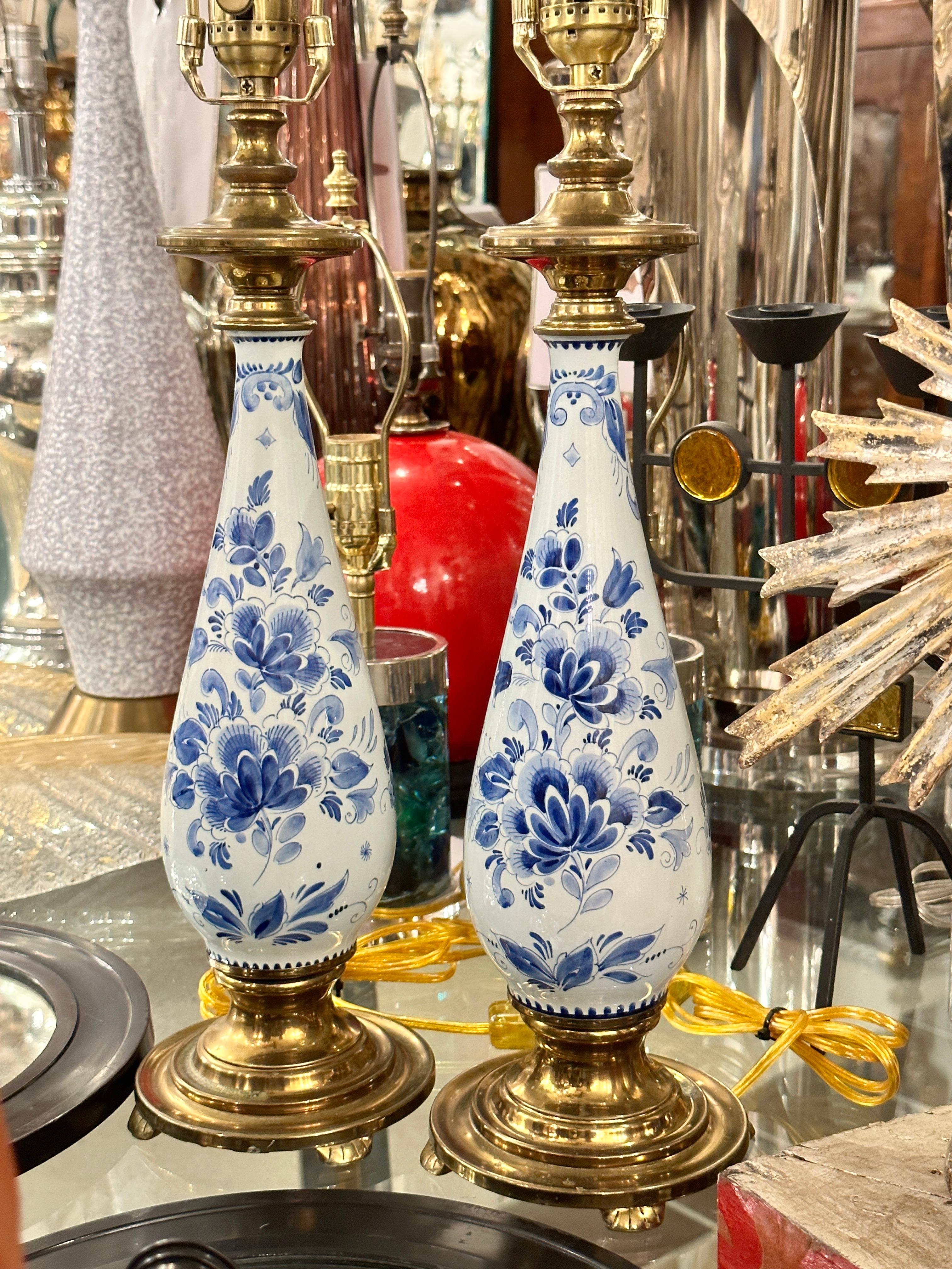 Mid-20th Century Pair of Blue and White Lamps For Sale