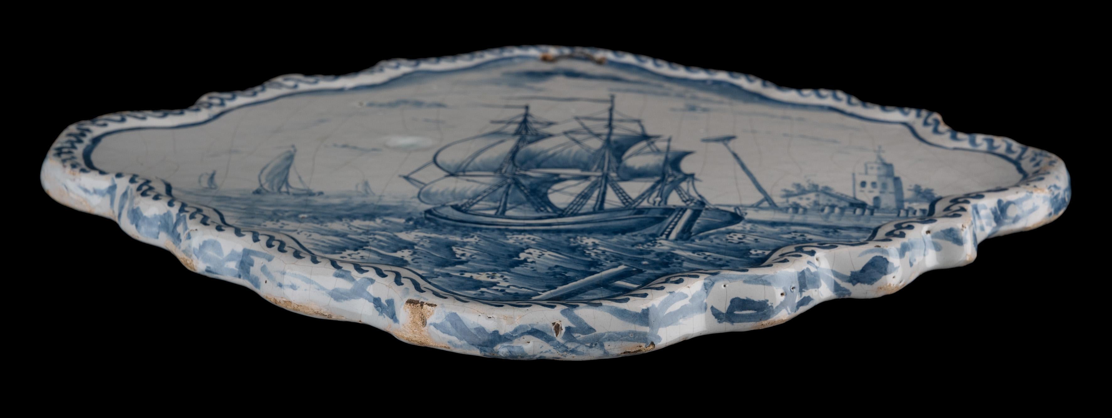 Pair of Blue and White Plaques with Ships off the Coast, 1784-1800 In Good Condition For Sale In ROSSUM, GE