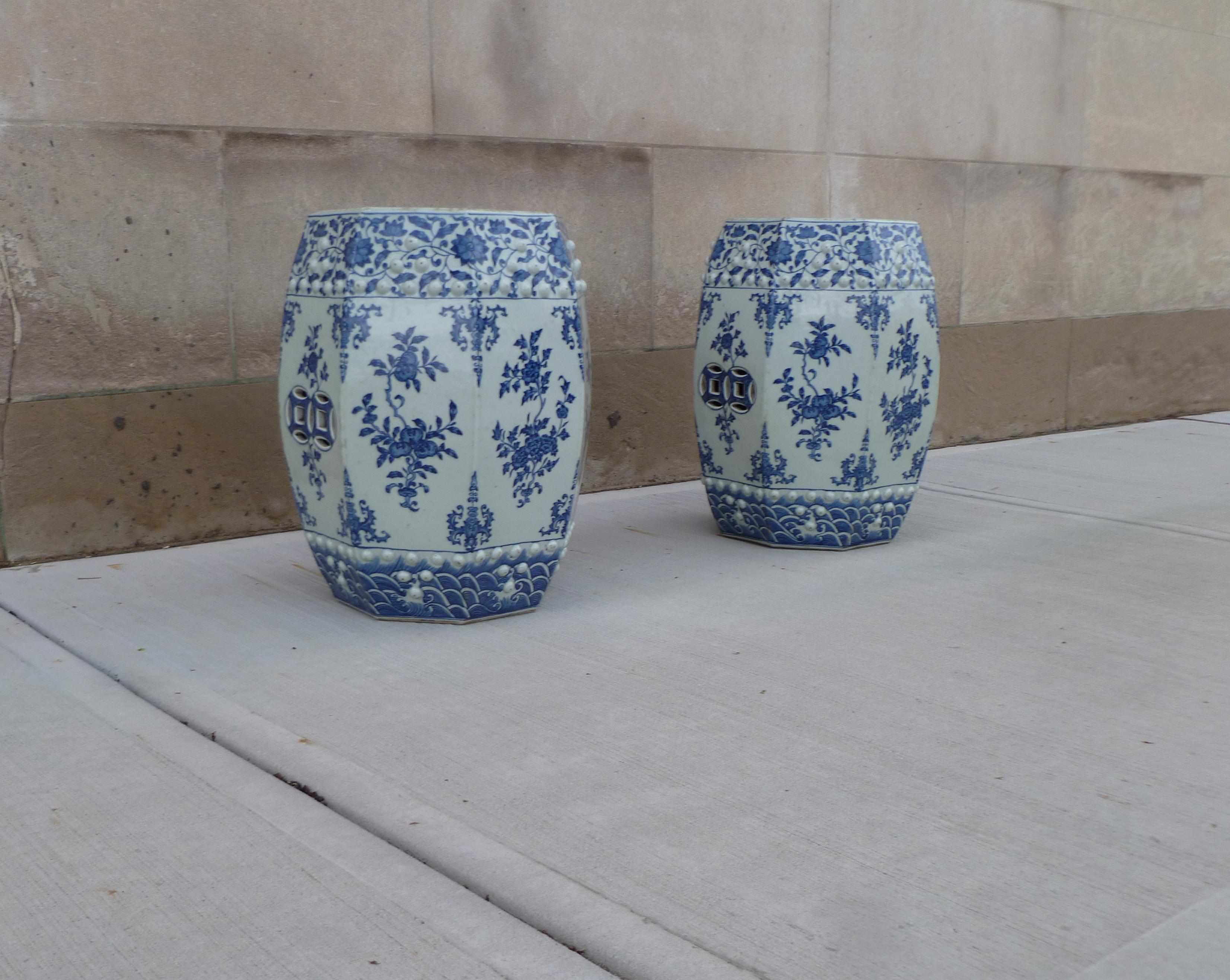 Pair of Blue and White Porcelain Garden Seats / End Tables In Excellent Condition For Sale In Greenwich, CT