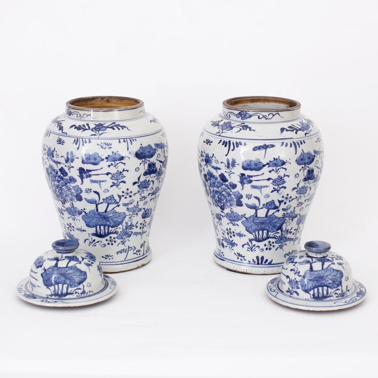Chinese Export Pair of Blue and White Porcelain Ginger Jars For Sale