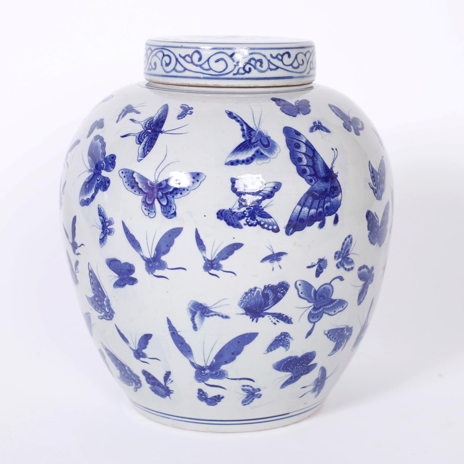 Pair of Blue and White Porcelain Ginger Jars In Good Condition In Palm Beach, FL