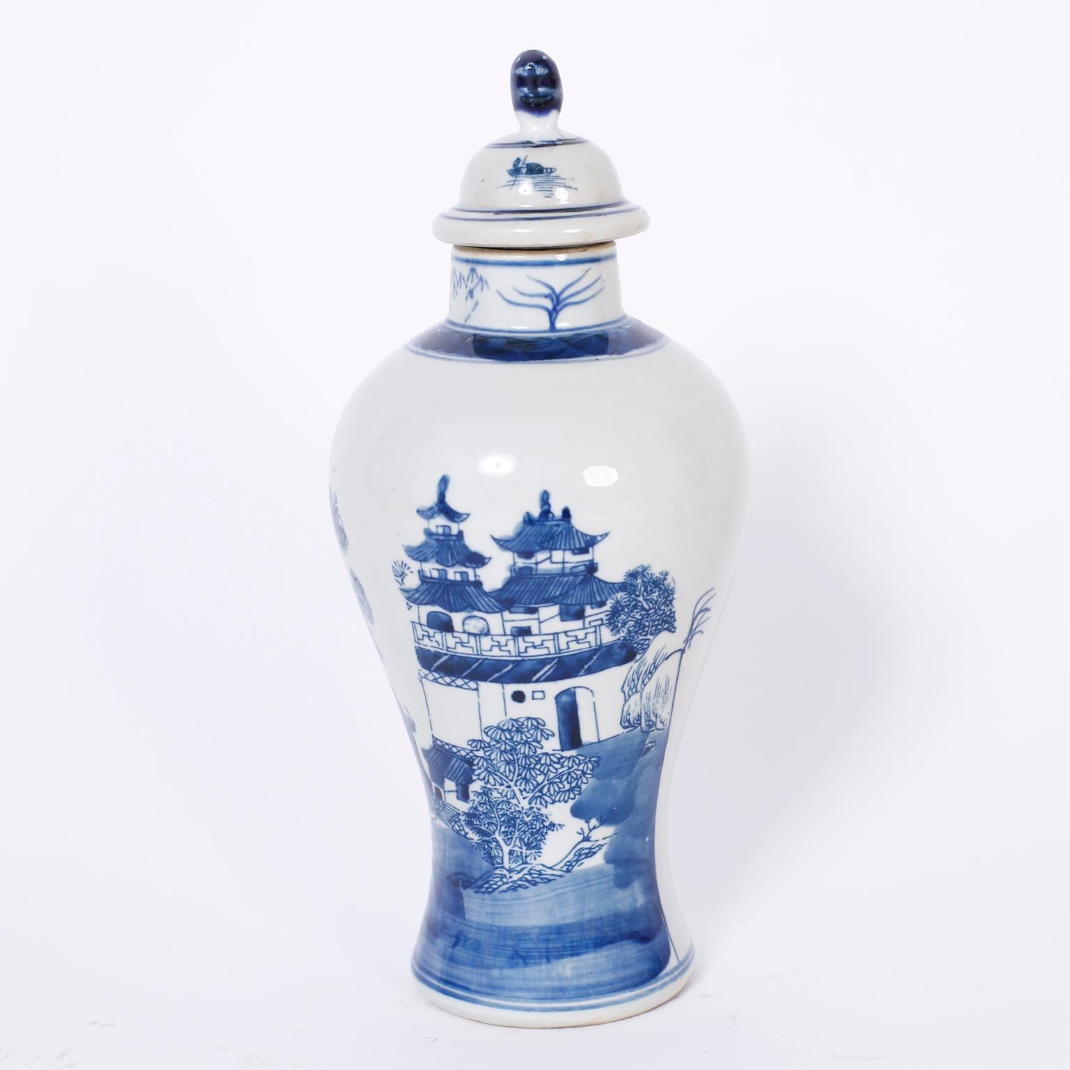 Pair of Blue and White Porcelain Lidded Jars In Good Condition In Palm Beach, FL