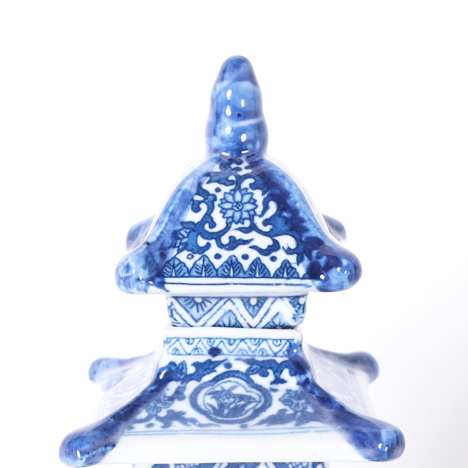 Chinese Export Pair of Blue and White Porcelain Lidded Pagoda Form Tea Caddies For Sale