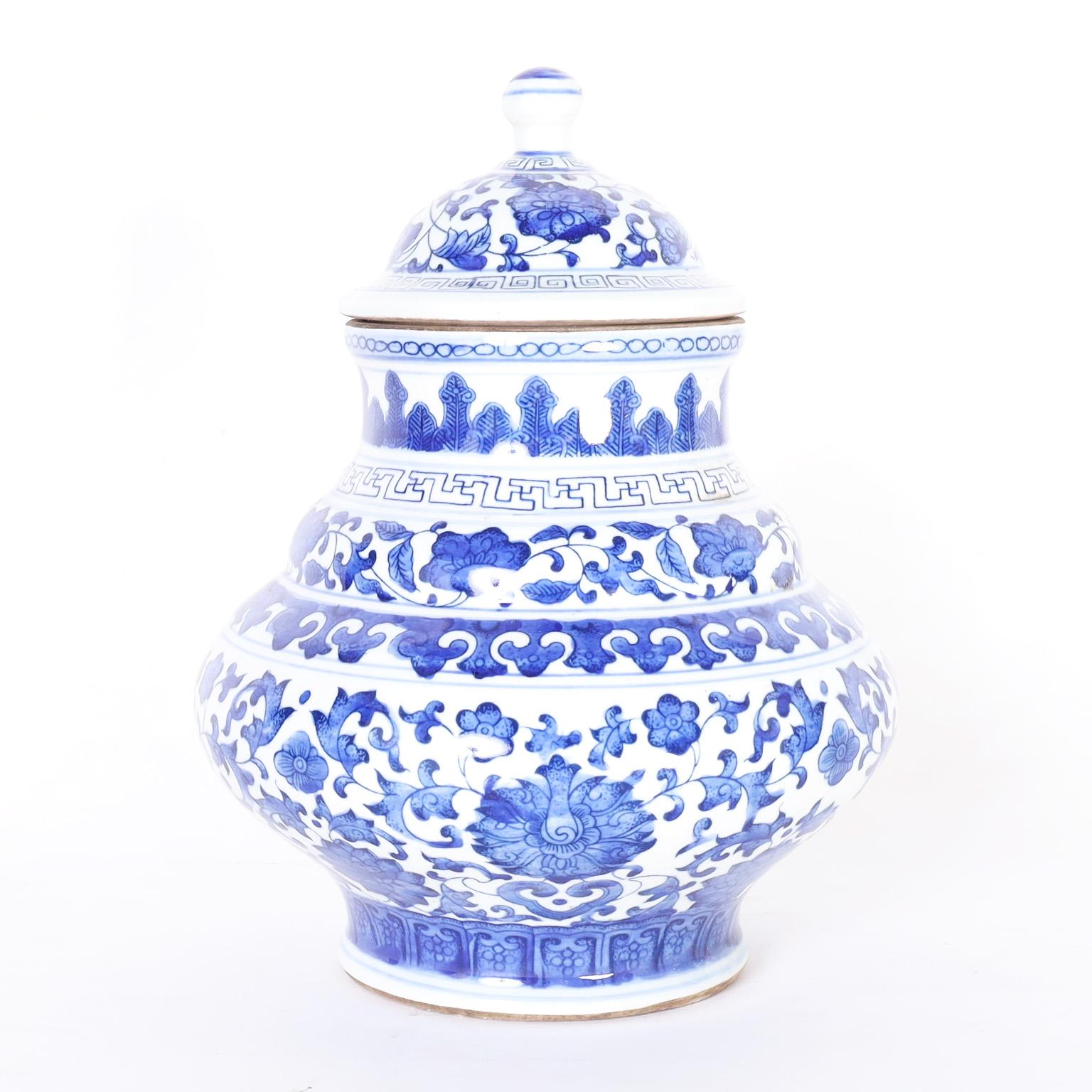 Chinese Pair of Blue and White Porcelain Lidded Urns For Sale