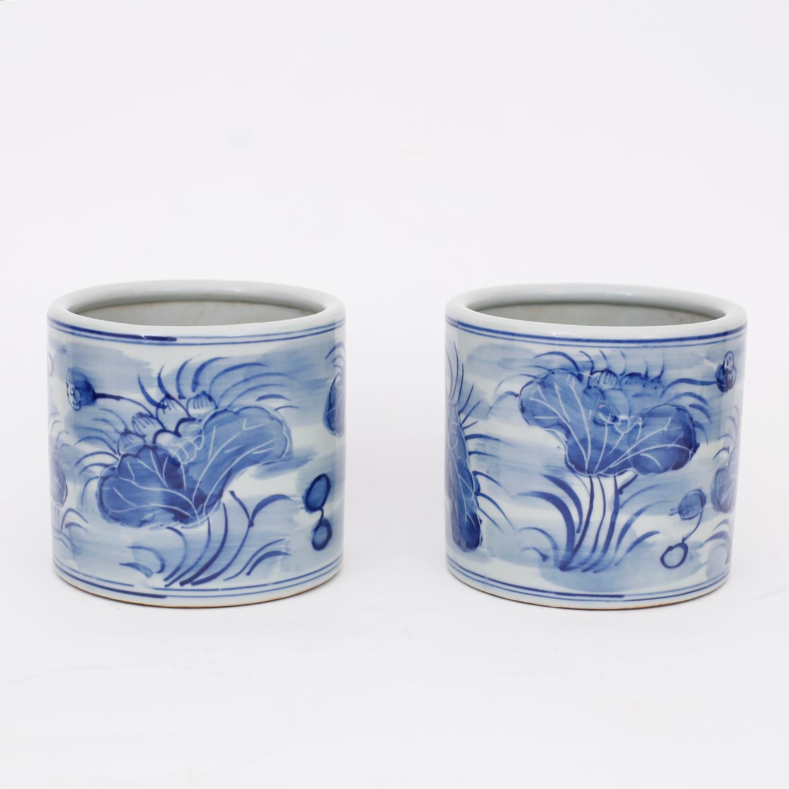 Chinese Export Pair of Blue and White Porcelain Pots