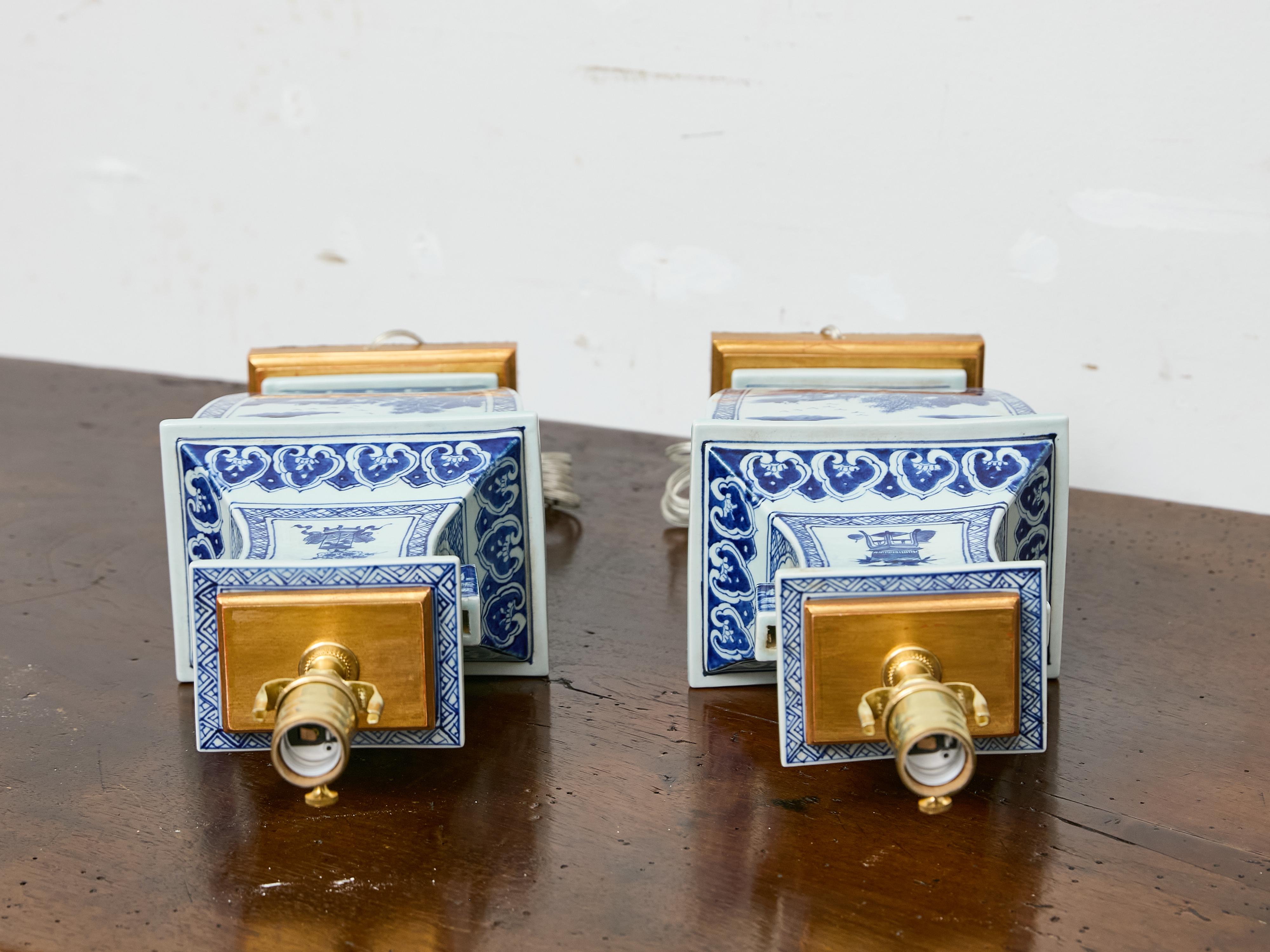 Paar Tischlampen aus blauem und weißem Porzellan, asiatisch, um 1920 im Angebot 3