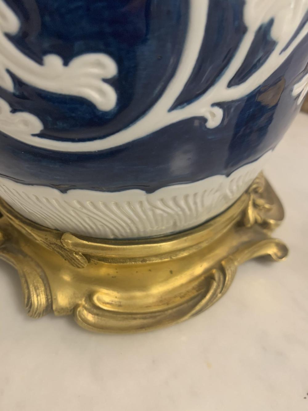 Paire de vases en porcelaine bleue et blanche Excellent état - En vente à Rome, IT