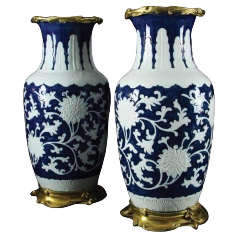 Pair of Blue and White Porcelain Vases For Sale at 1stDibs