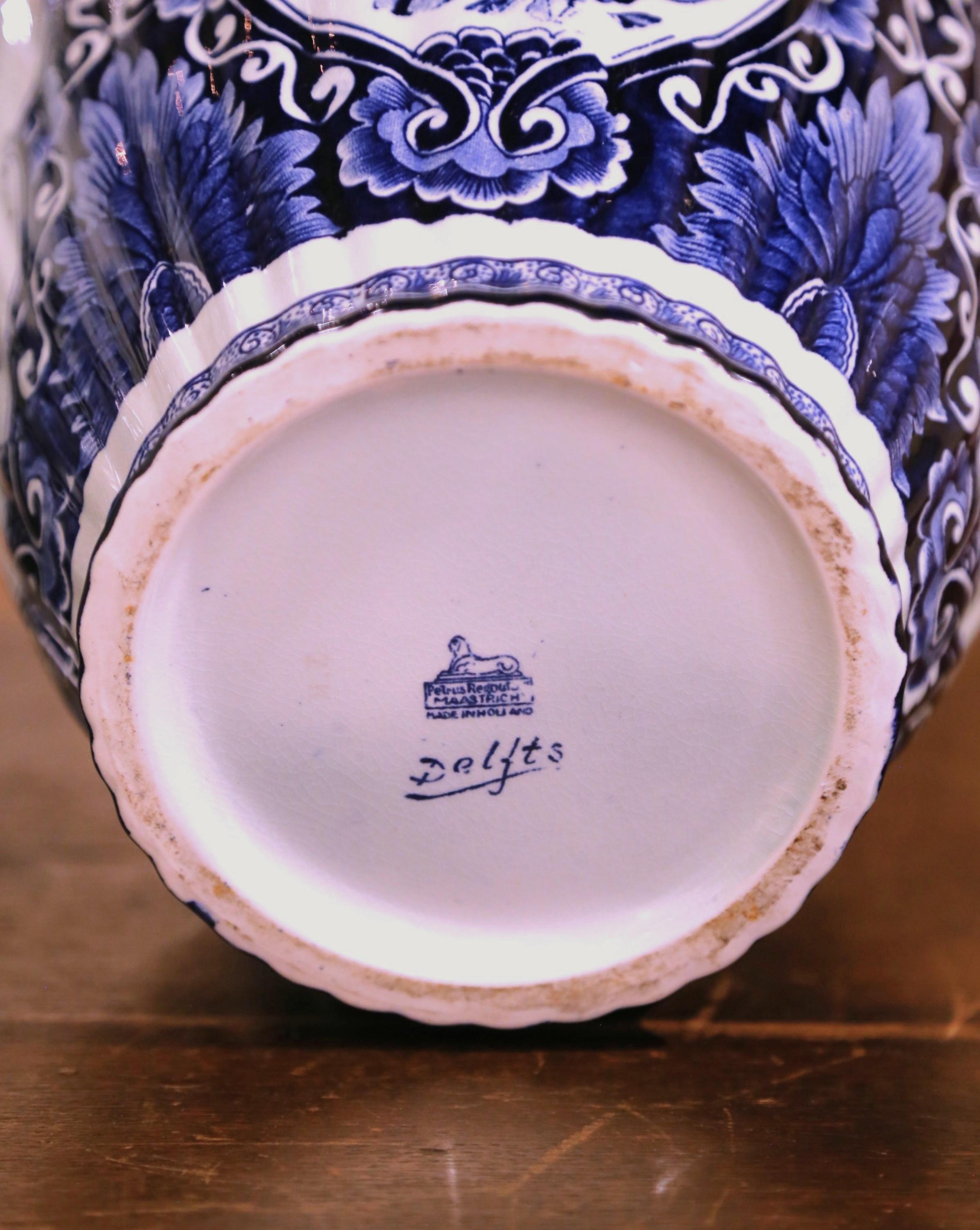 Pareja de Tarros de Jengibre de Delft con Esfinge Real Azul y Blanca y Tapas de Perro Foo en venta 4
