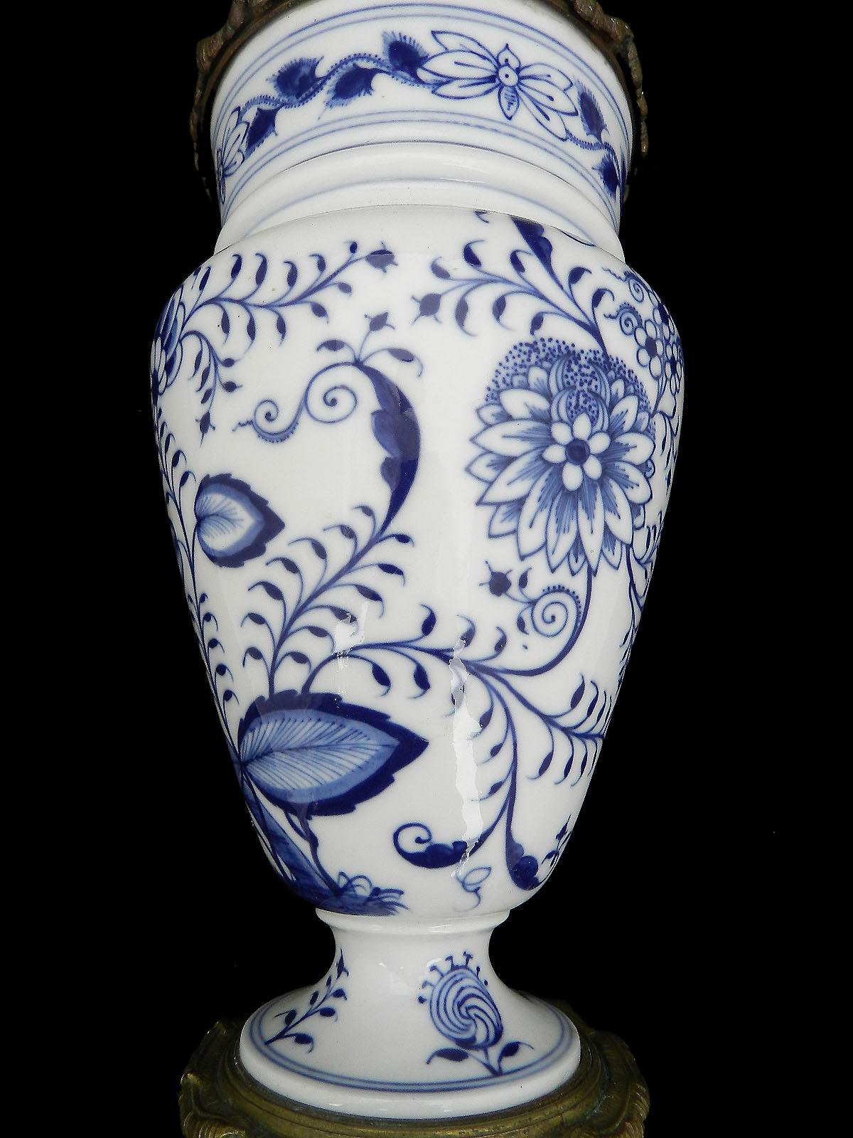 blue and white chinoiserie lamp