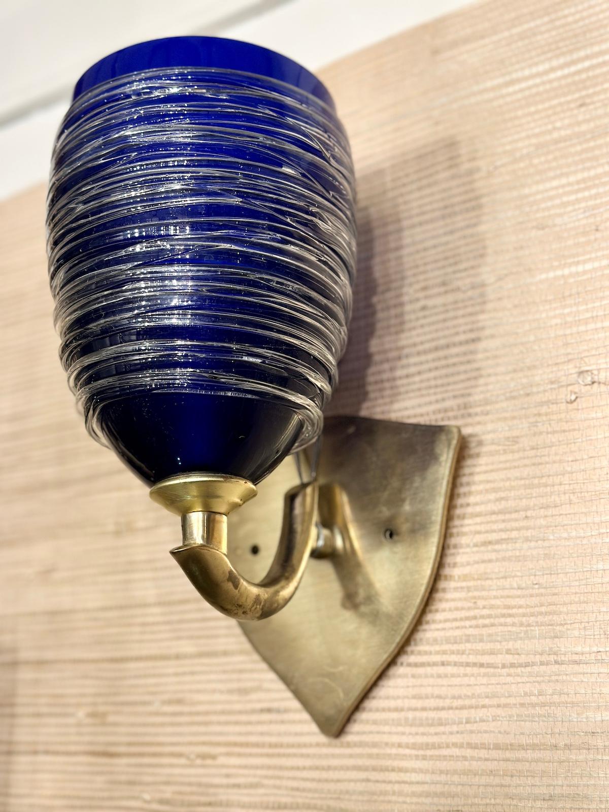 Paire d'appliques en verre d'art bleu en vente 2