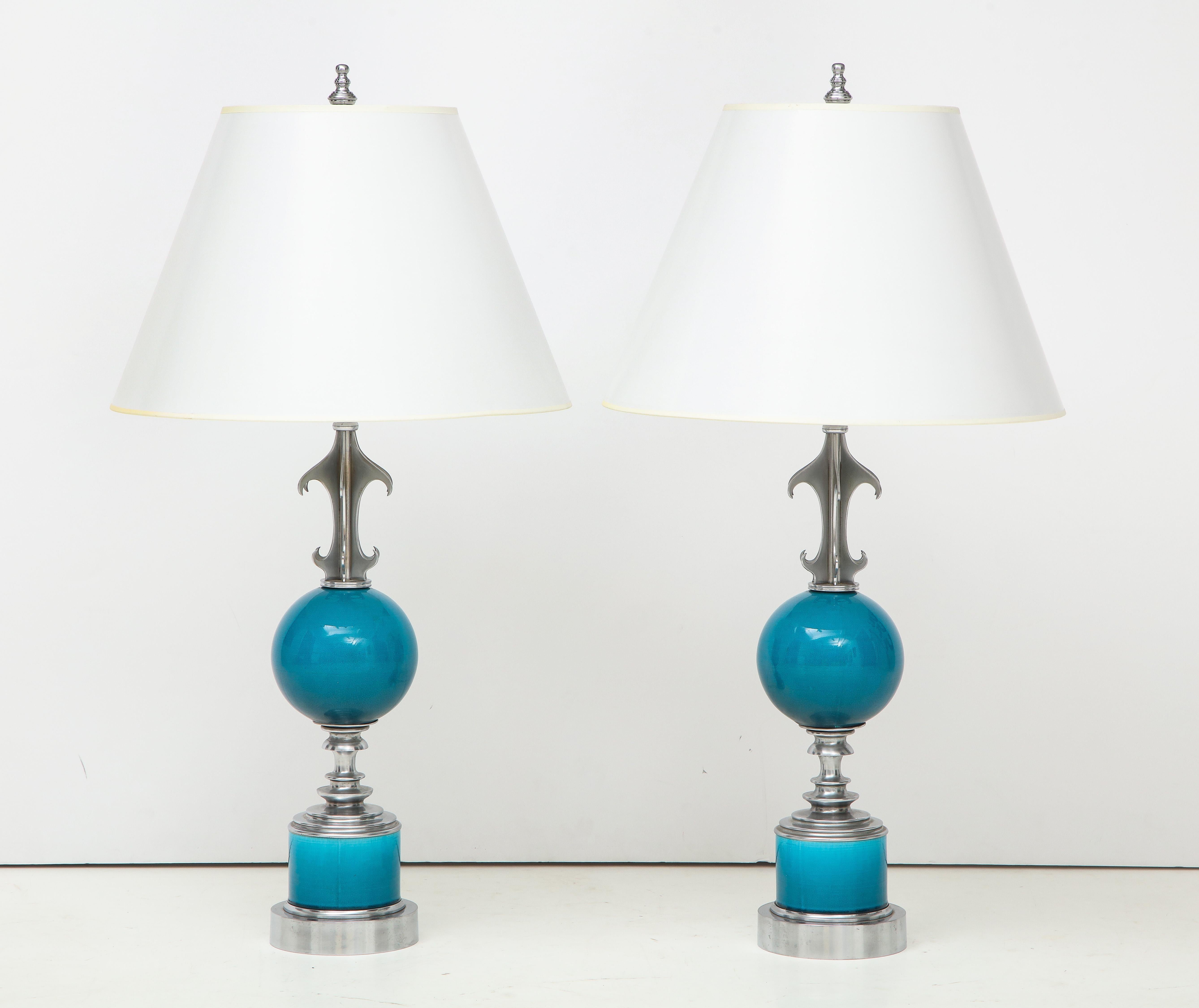Pair of Blue Ceramic and Nickel-Plated Metal Table Lamps For Sale 1