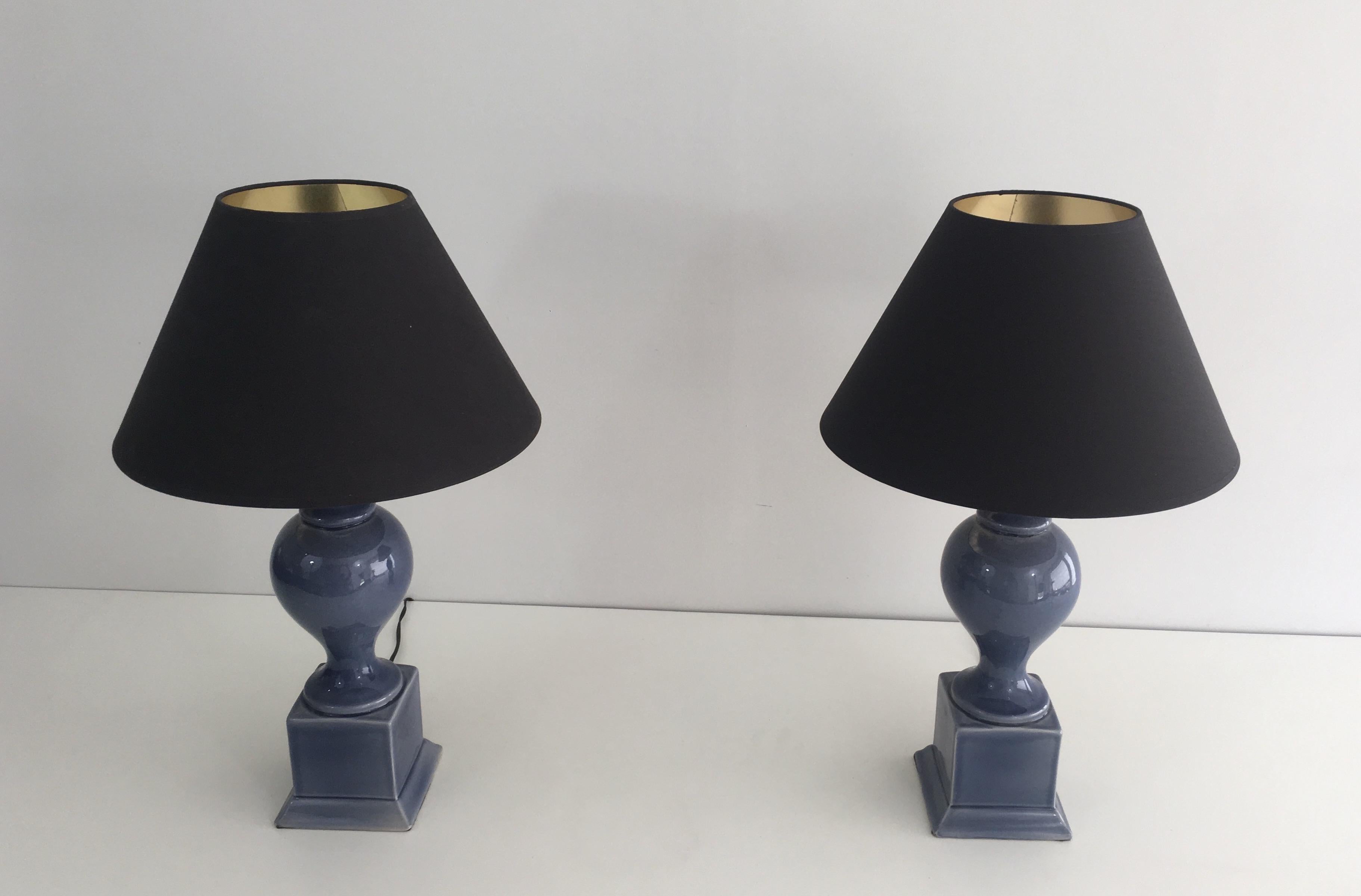Paire de lampes de table à balustre en céramique bleue, françaises, vers 1970 en vente 11