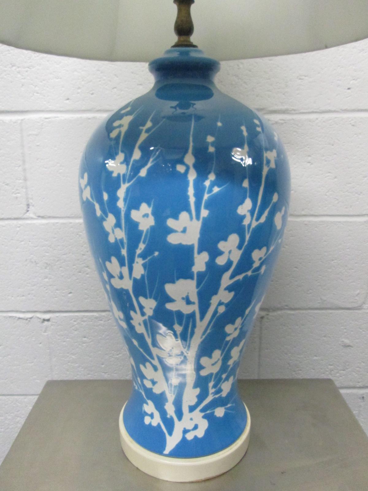 Pair of blue ceramic floral lamps.
Measures: 33