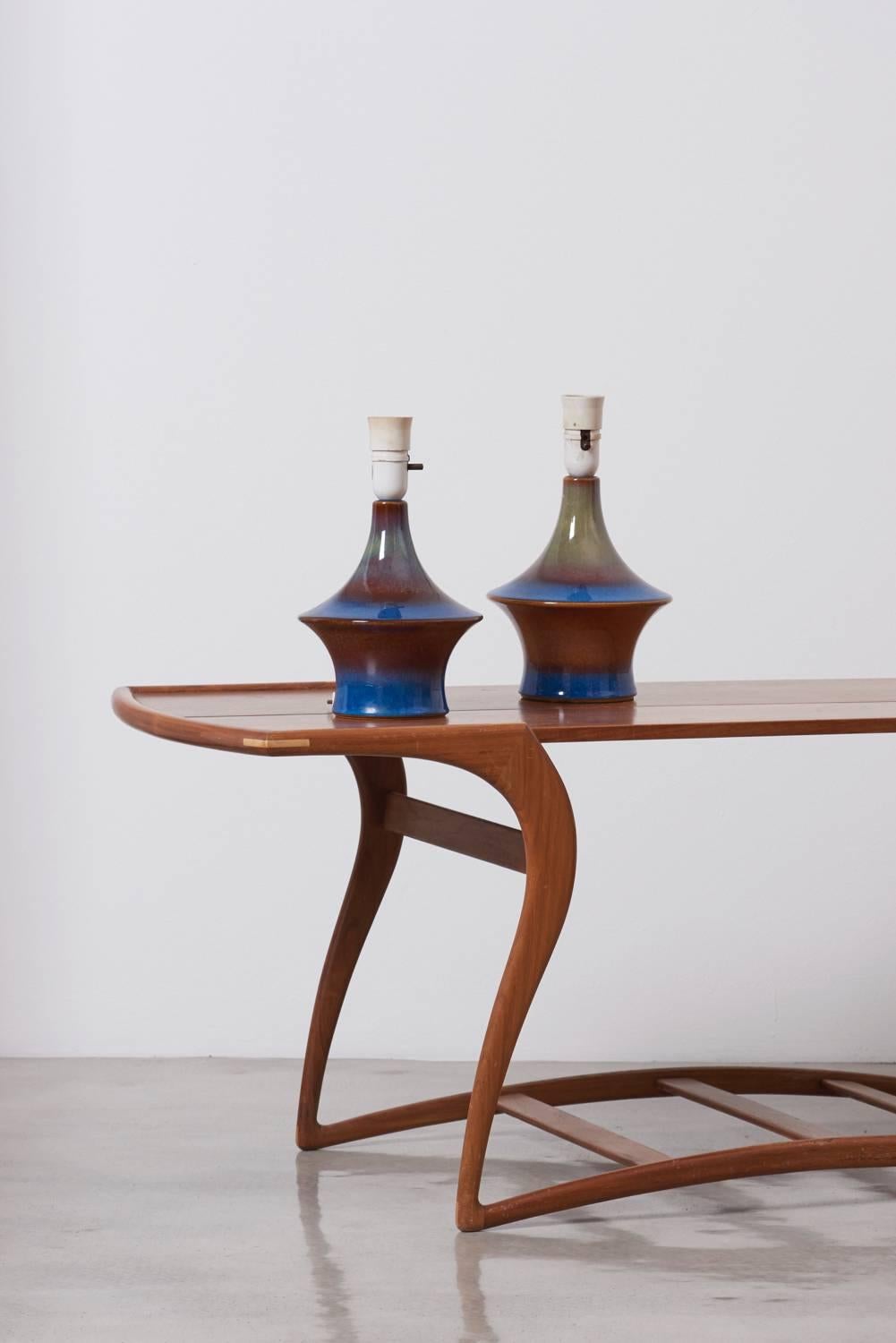 A pair of blue ceramic table lamps by Søholm Stentøj, Denmark. Marked by Søholm and in mint condition. One E27 each.

