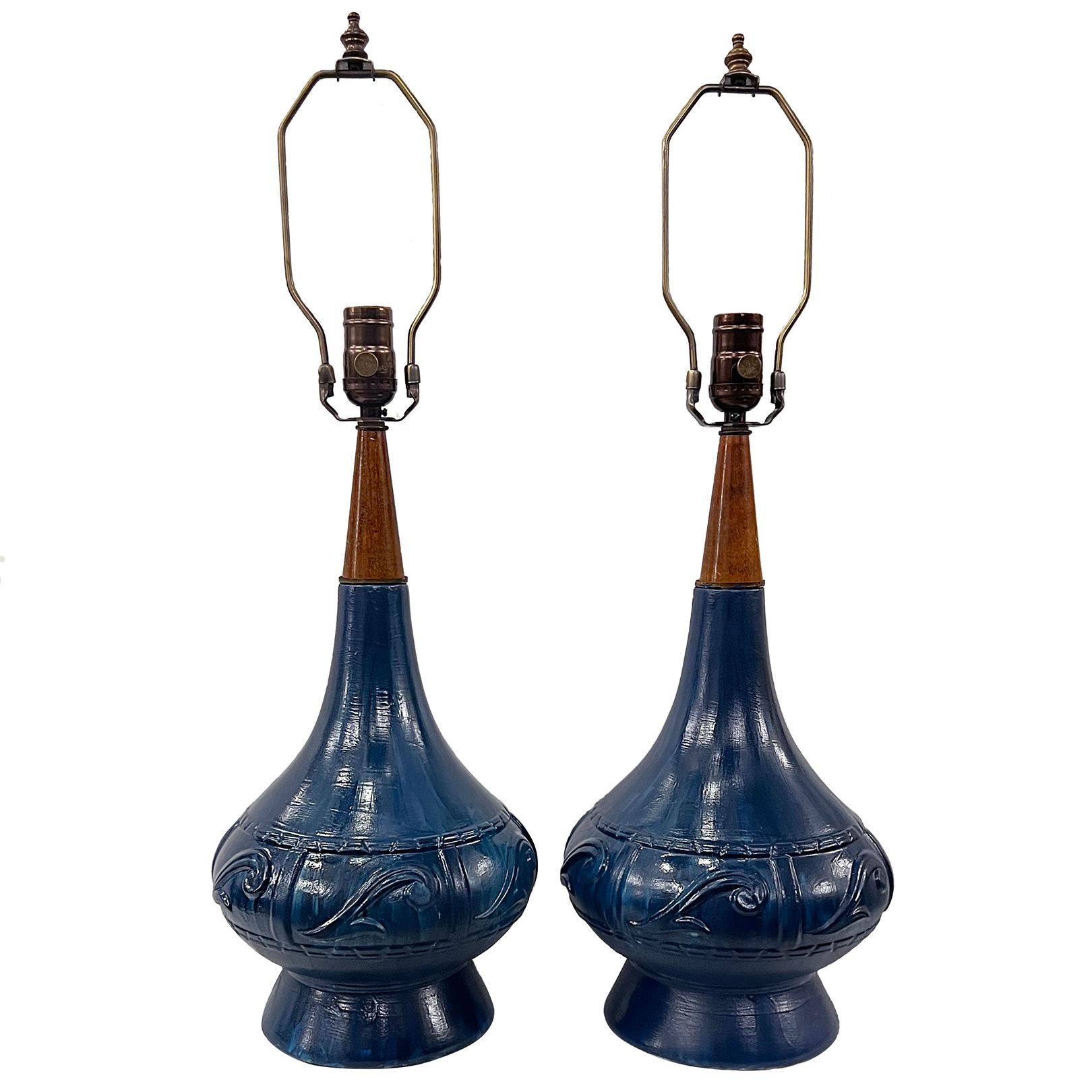Pair of Blue Ceramic Table Lamps In Good Condition For Sale In New York, NY